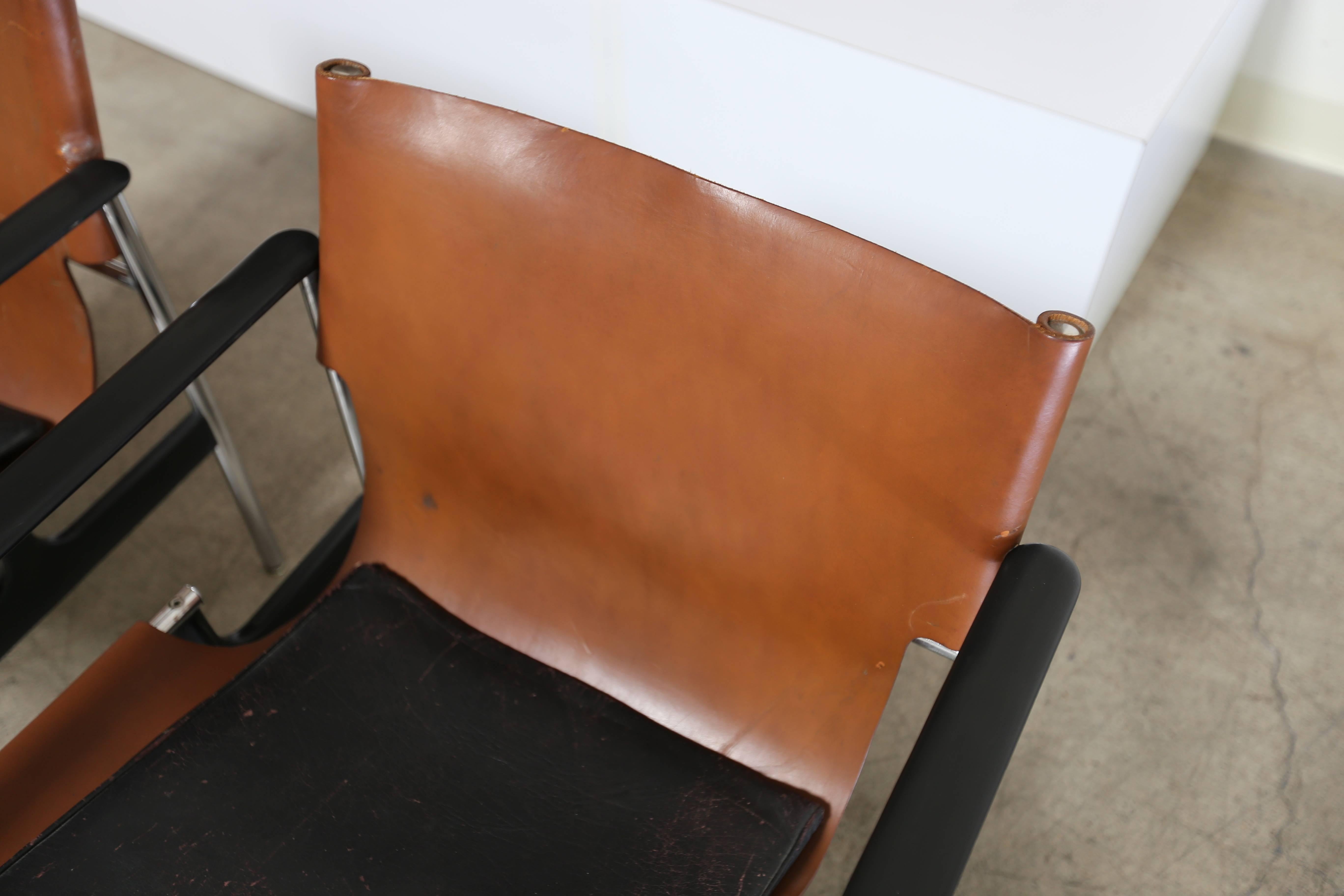Pair of Lounge Chairs by Charles Pollock for Knoll In Good Condition In Costa Mesa, CA
