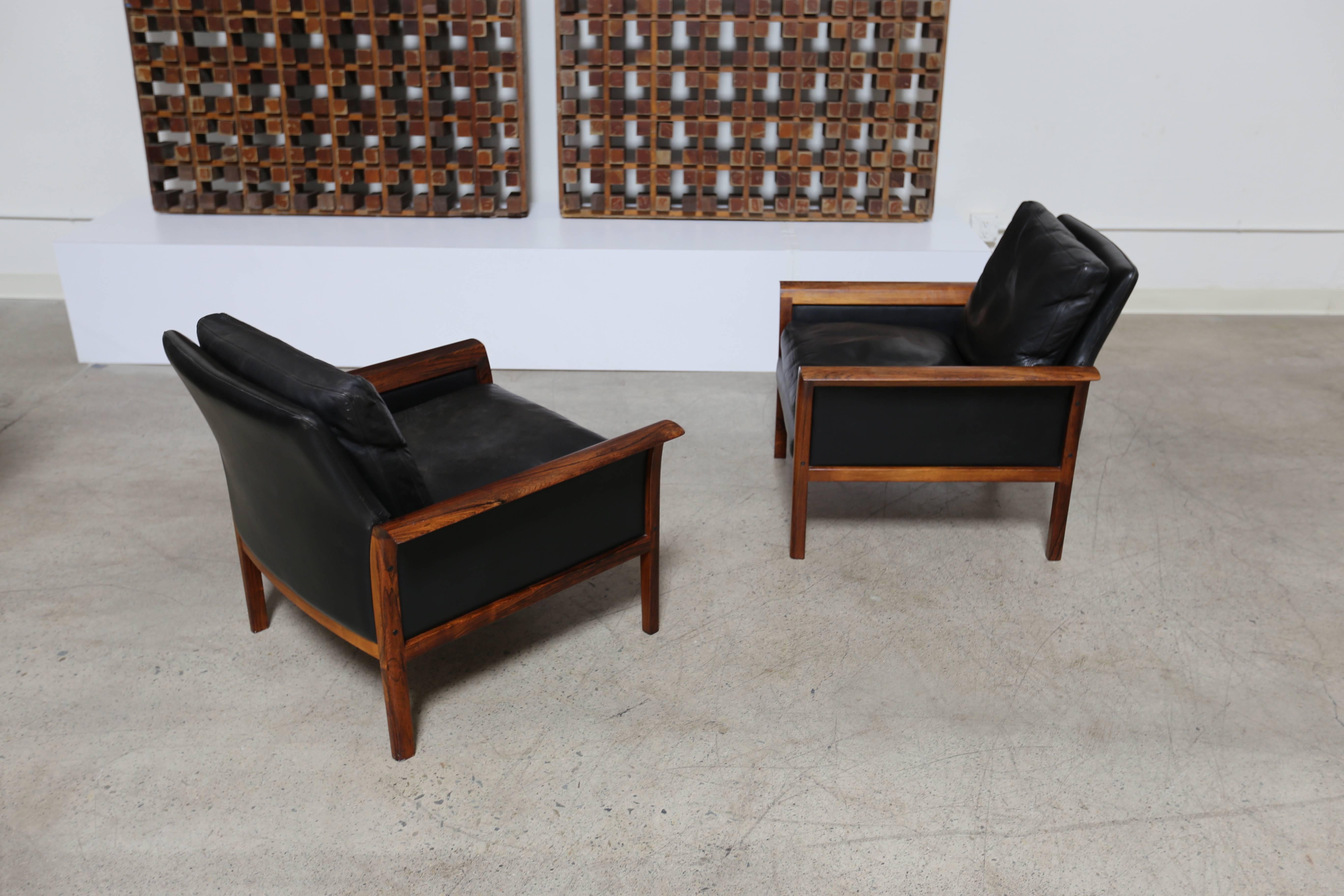 Mid-Century Modern Pair of Rosewood and Leather Lounge Chairs by Knut Saeter
