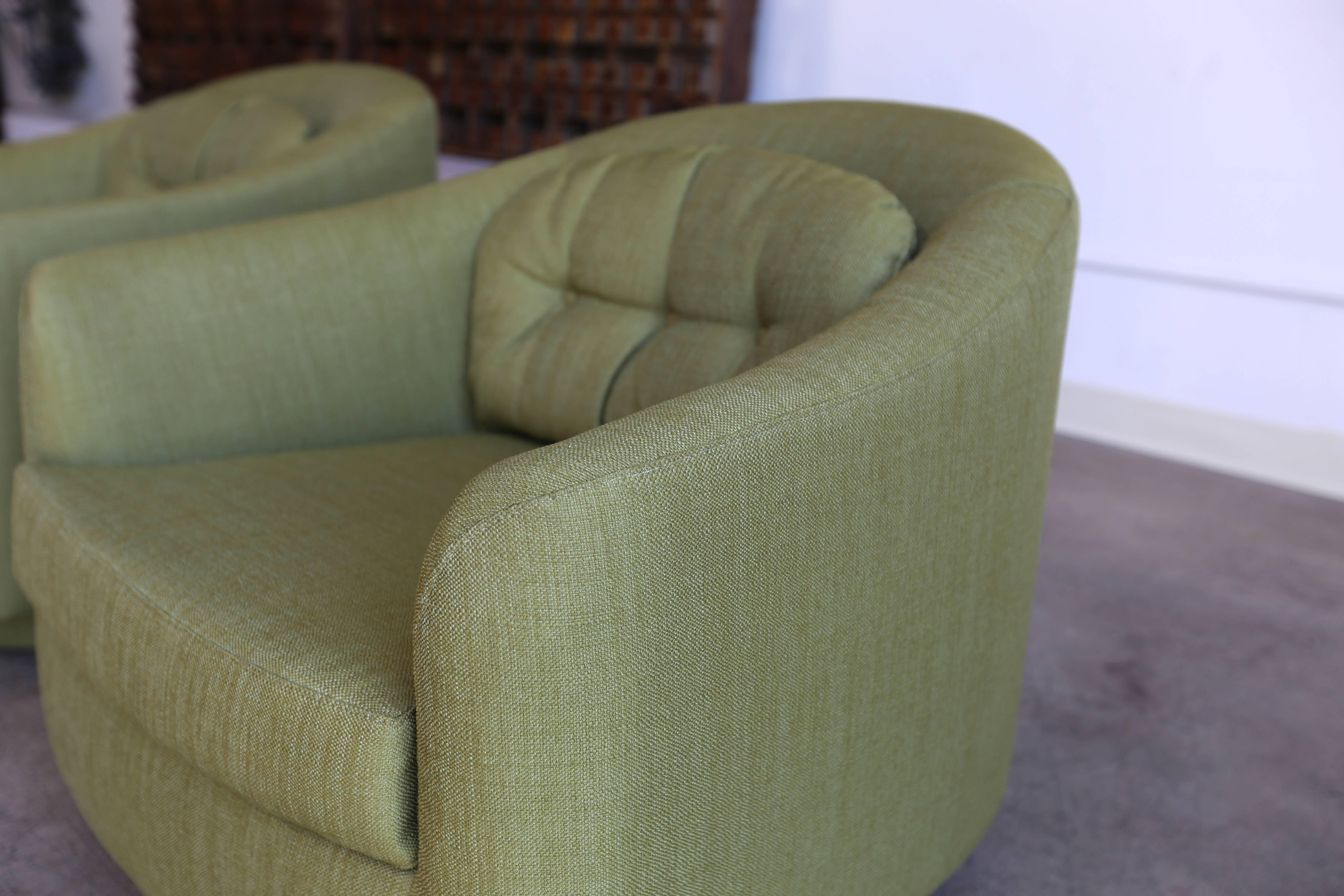 20th Century Pair of Swivel and Tilt Lounge Chairs by Milo Baughman for Directional