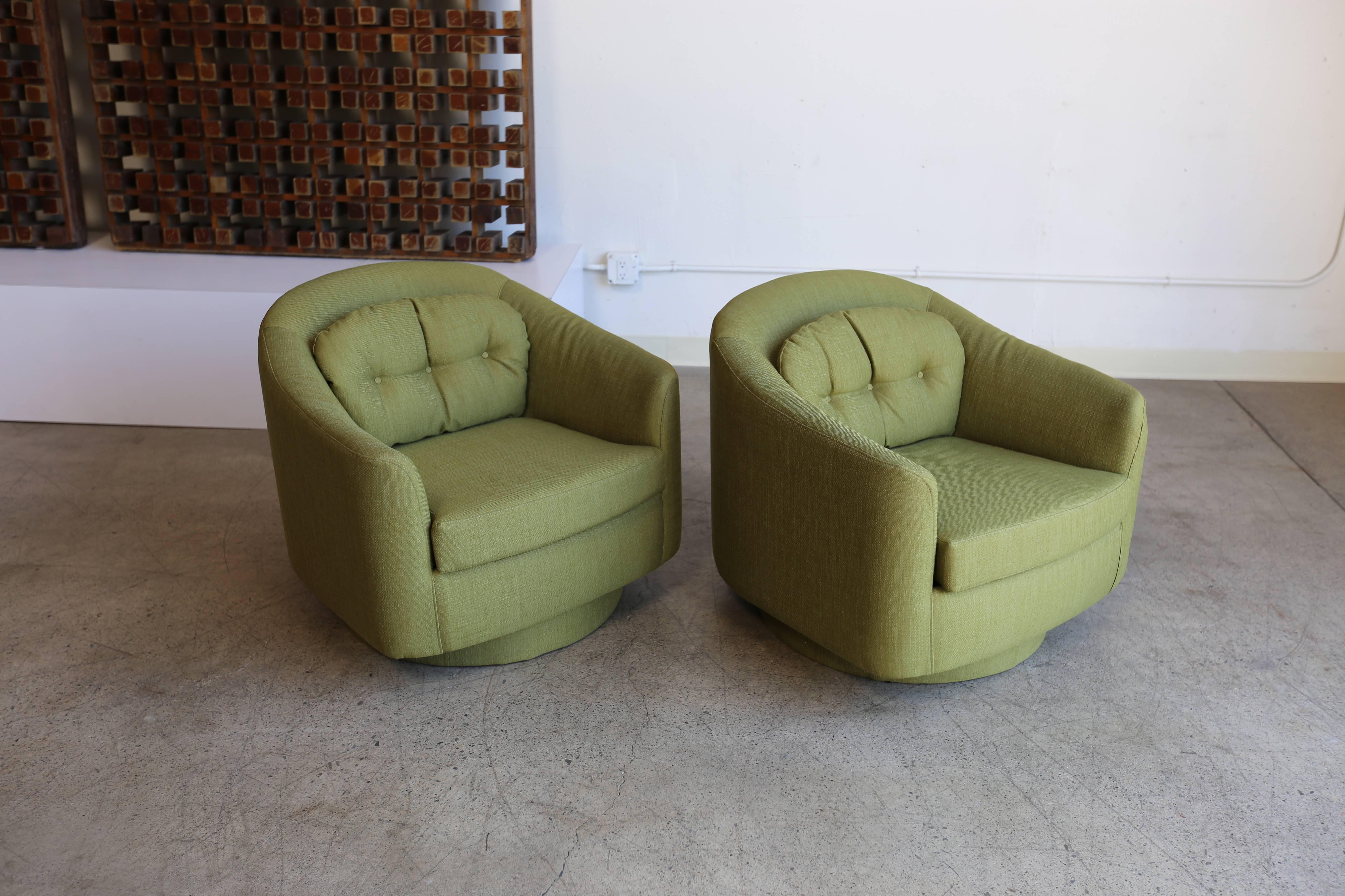 Fabric Pair of Swivel and Tilt Lounge Chairs by Milo Baughman for Directional