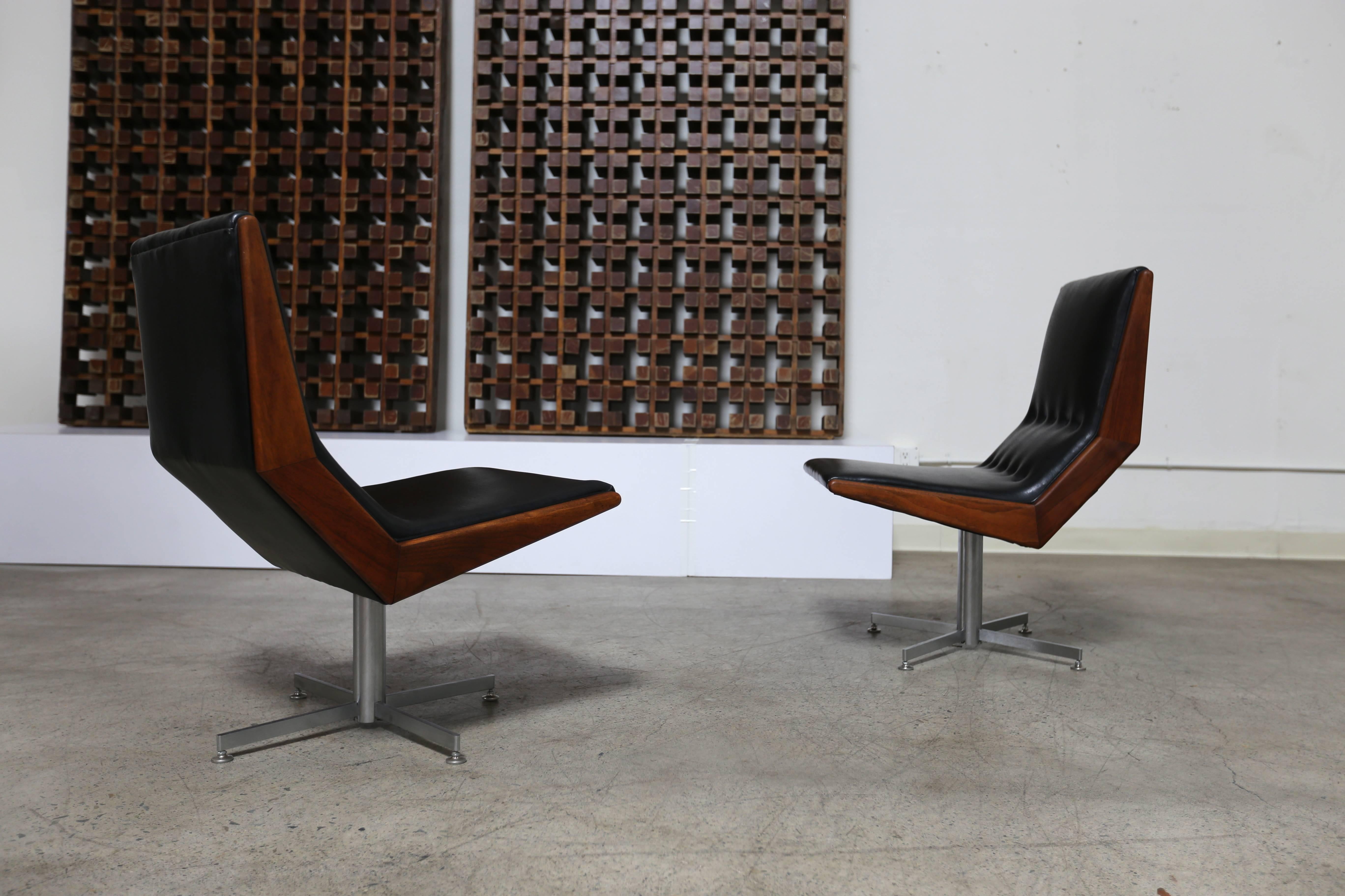 Mid-Century Modern Pair of Modernist Walnut Framed Swivel Chairs