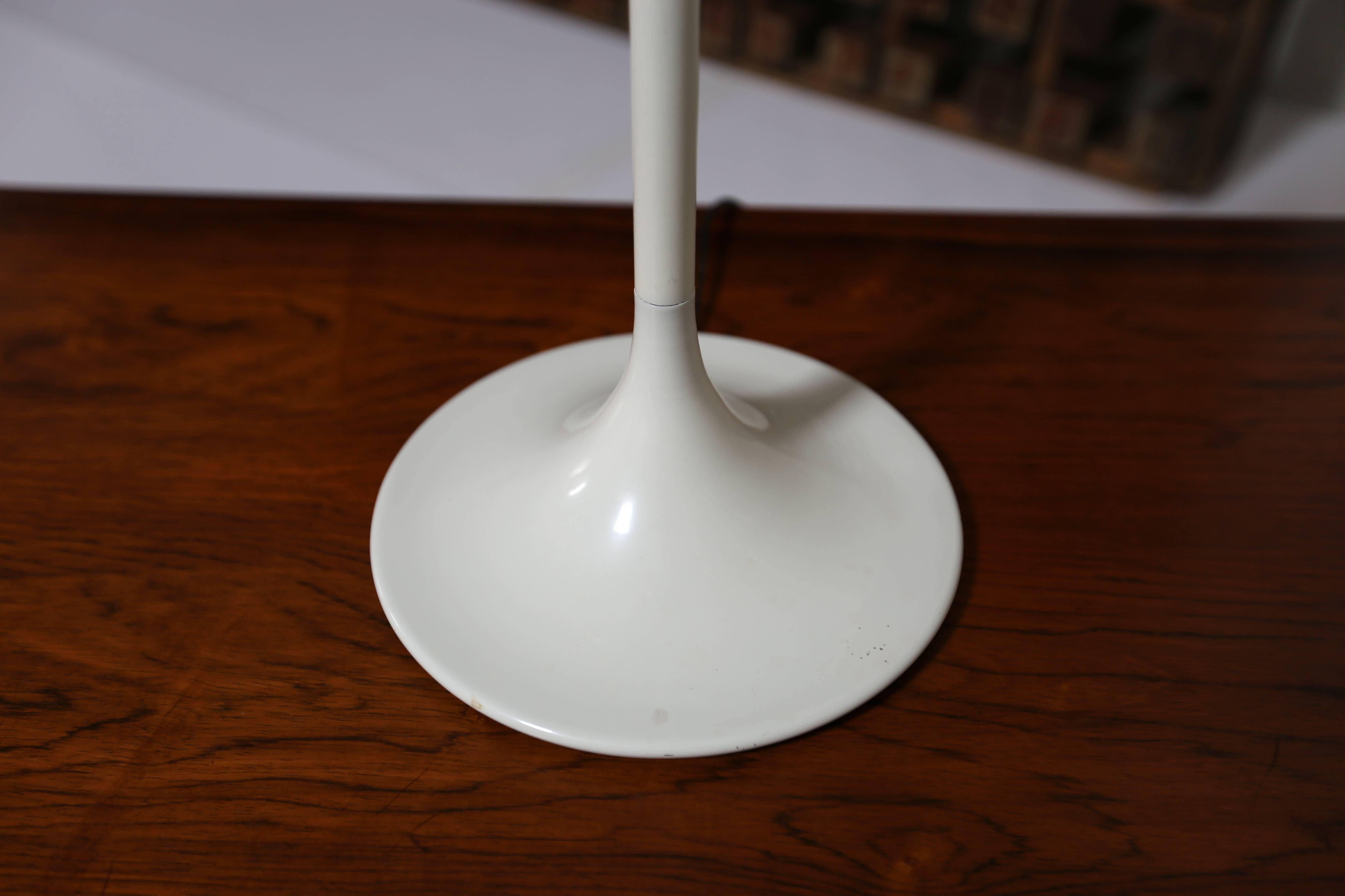 White Globe Table Lamp by Lightolier In Good Condition In Denton, TX