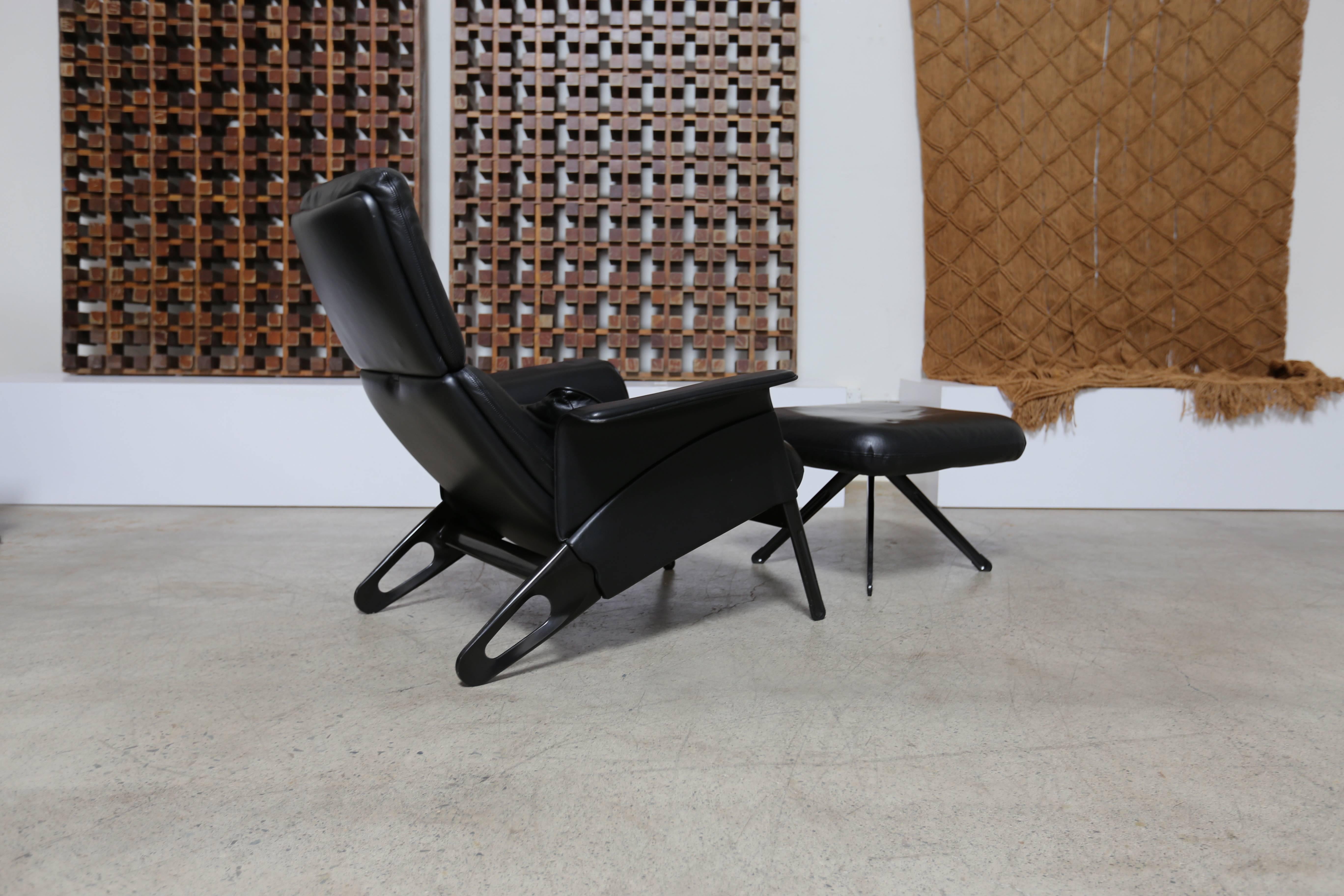 20th Century Pair of Leather Lounge Chairs by Geoff Hollington for Herman Miller
