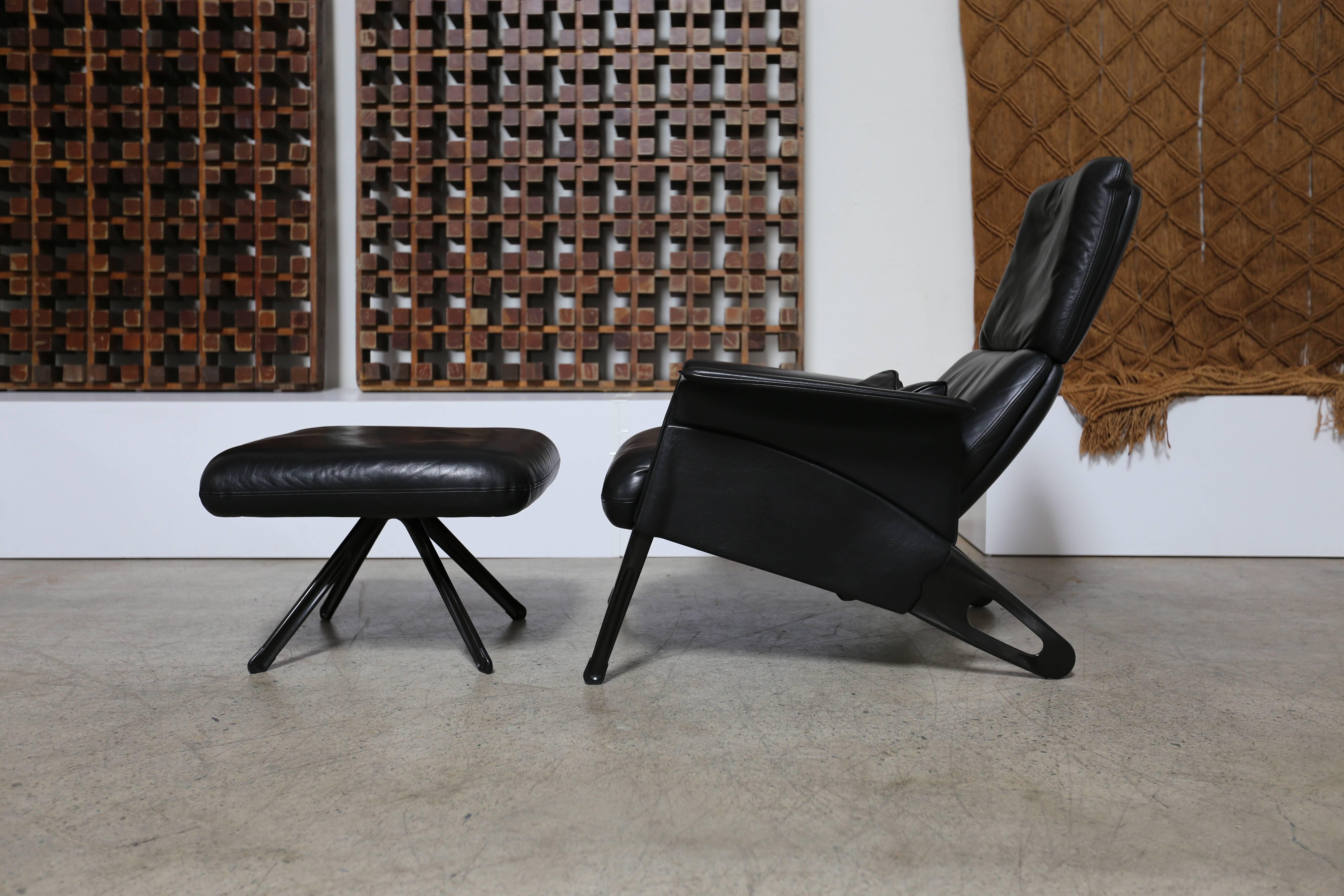 Pair of Leather Lounge Chairs by Geoff Hollington for Herman Miller 1