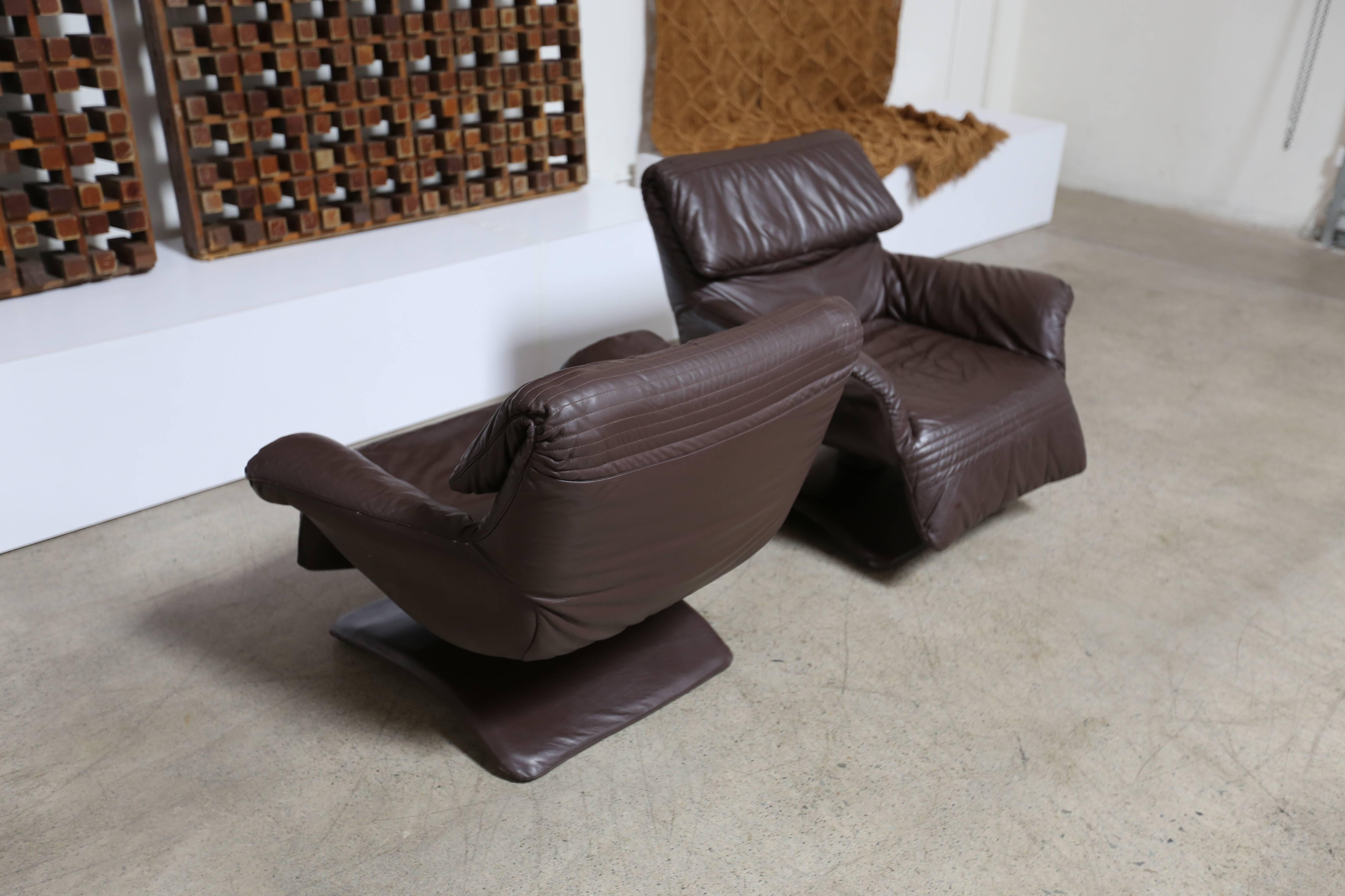 Pair of Leather Swivel Lounge Chairs 3