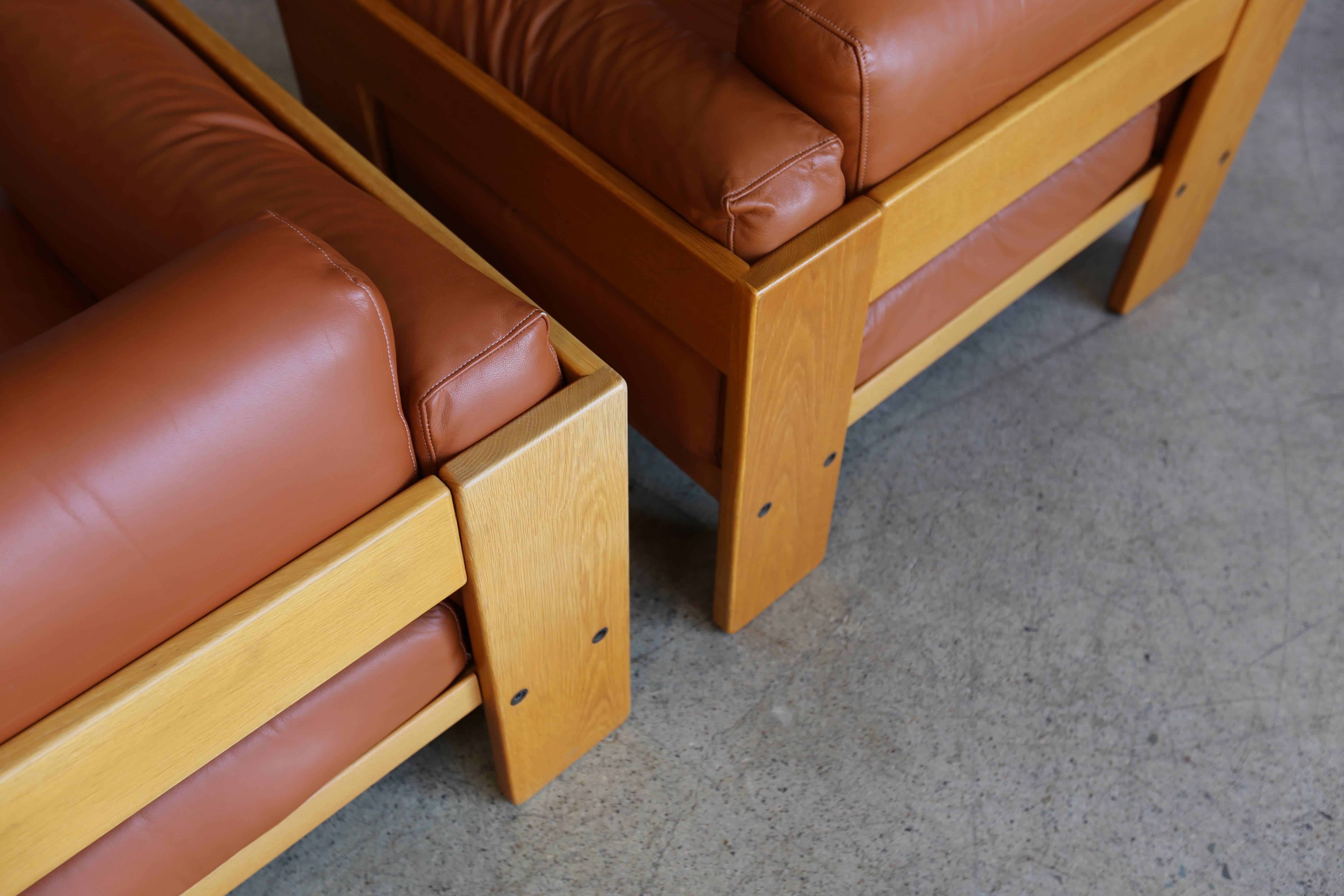 20th Century Pair of Leather Lounge Chairs by Tobia Scarpa