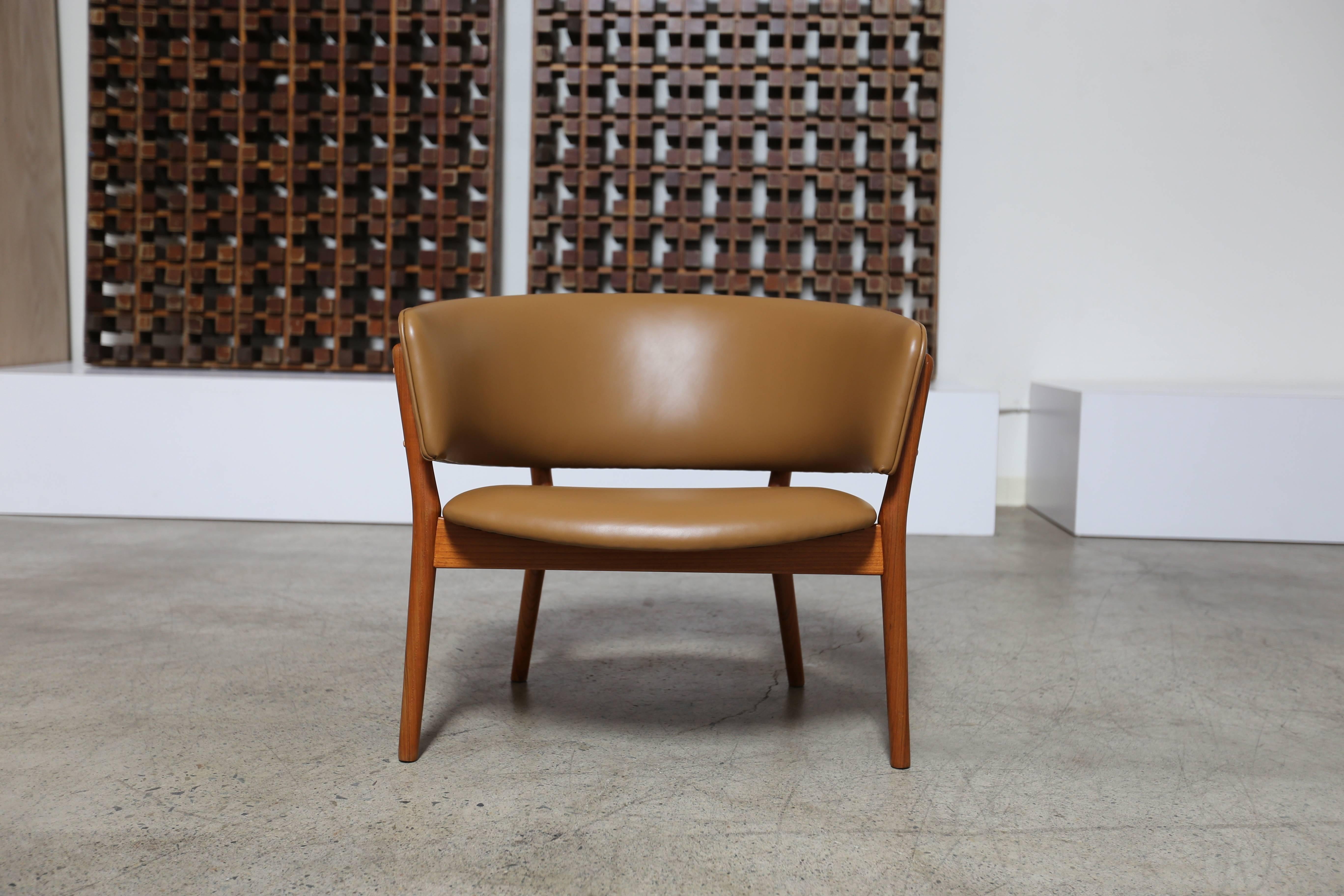 Mid-Century Modern Pair of Leather and Teak Lounge Chairs by Nanna & Jorgen Ditzel