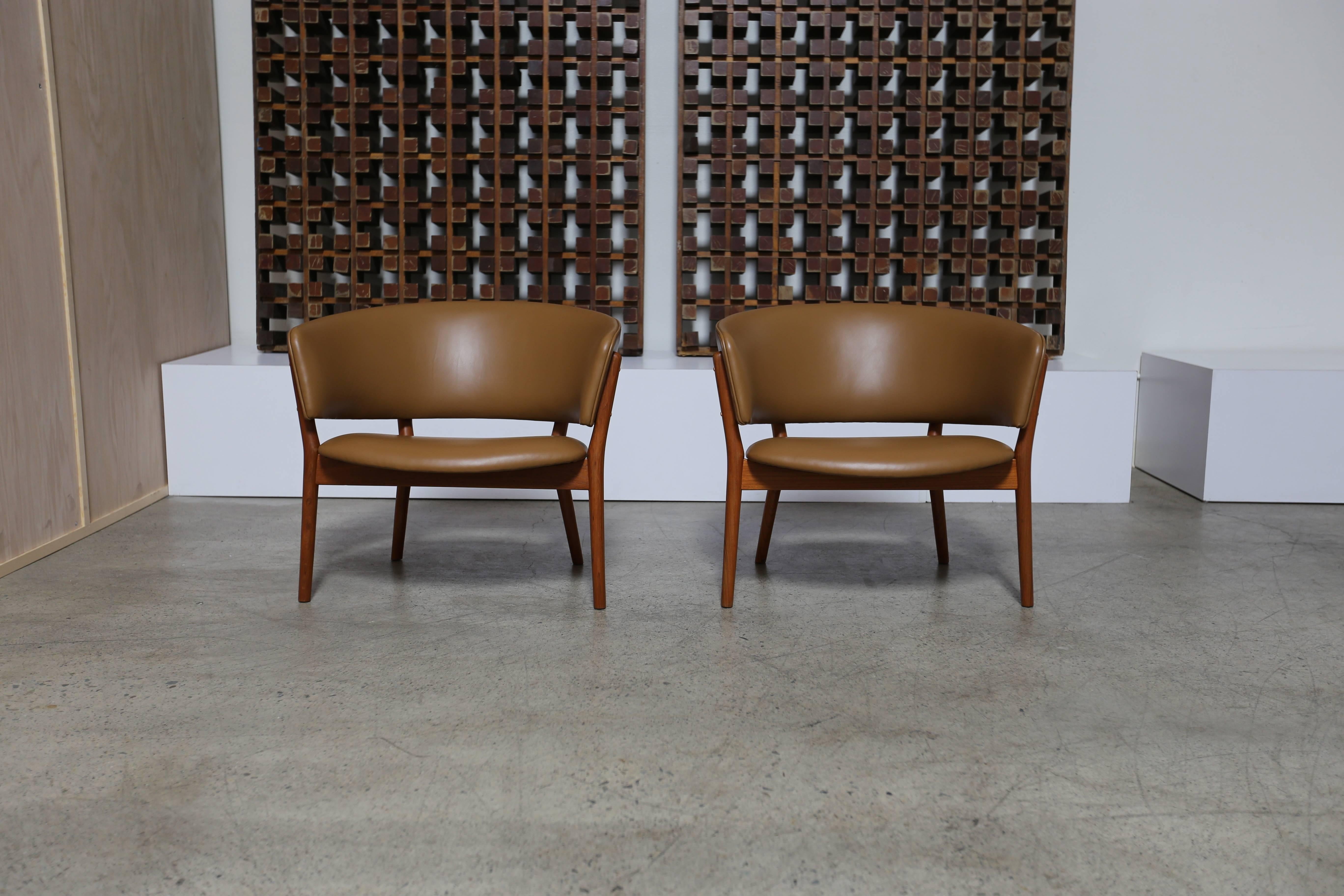 Pair of Leather and Teak Lounge Chairs by Nanna & Jorgen Ditzel 2