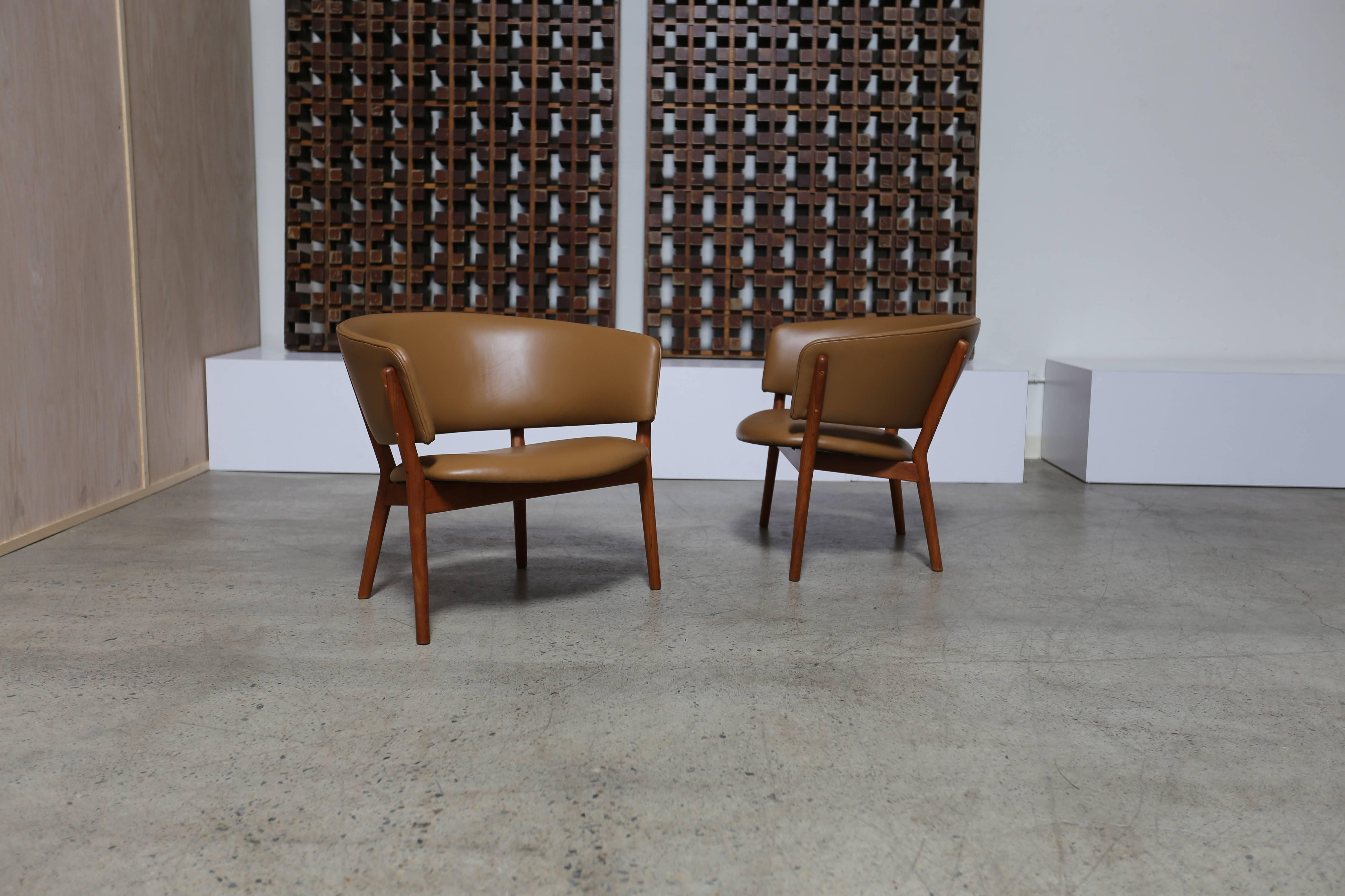 Pair of Leather and Teak Lounge Chairs by Nanna & Jorgen Ditzel 4