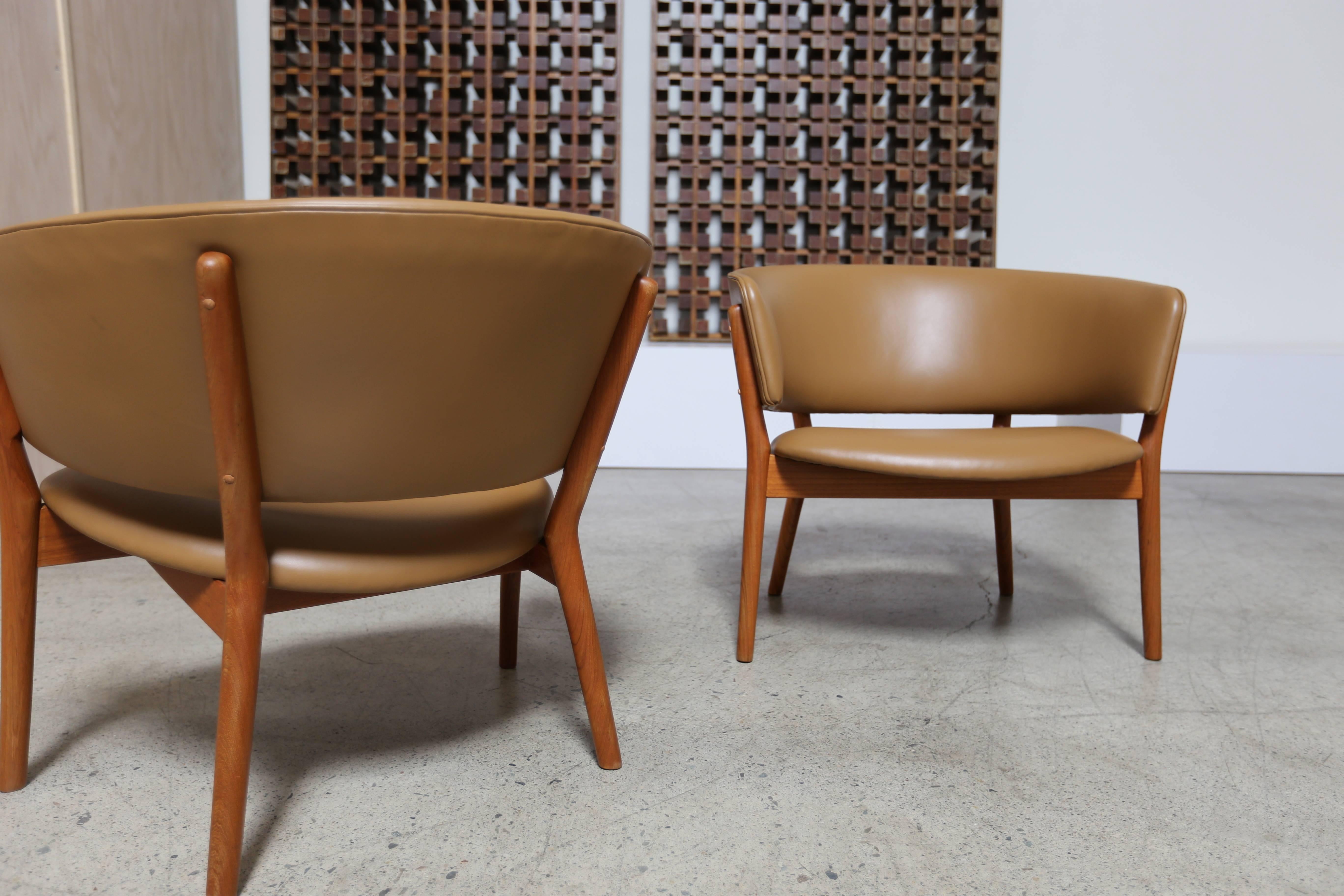 Pair of Leather and Teak Lounge Chairs by Nanna & Jorgen Ditzel 1