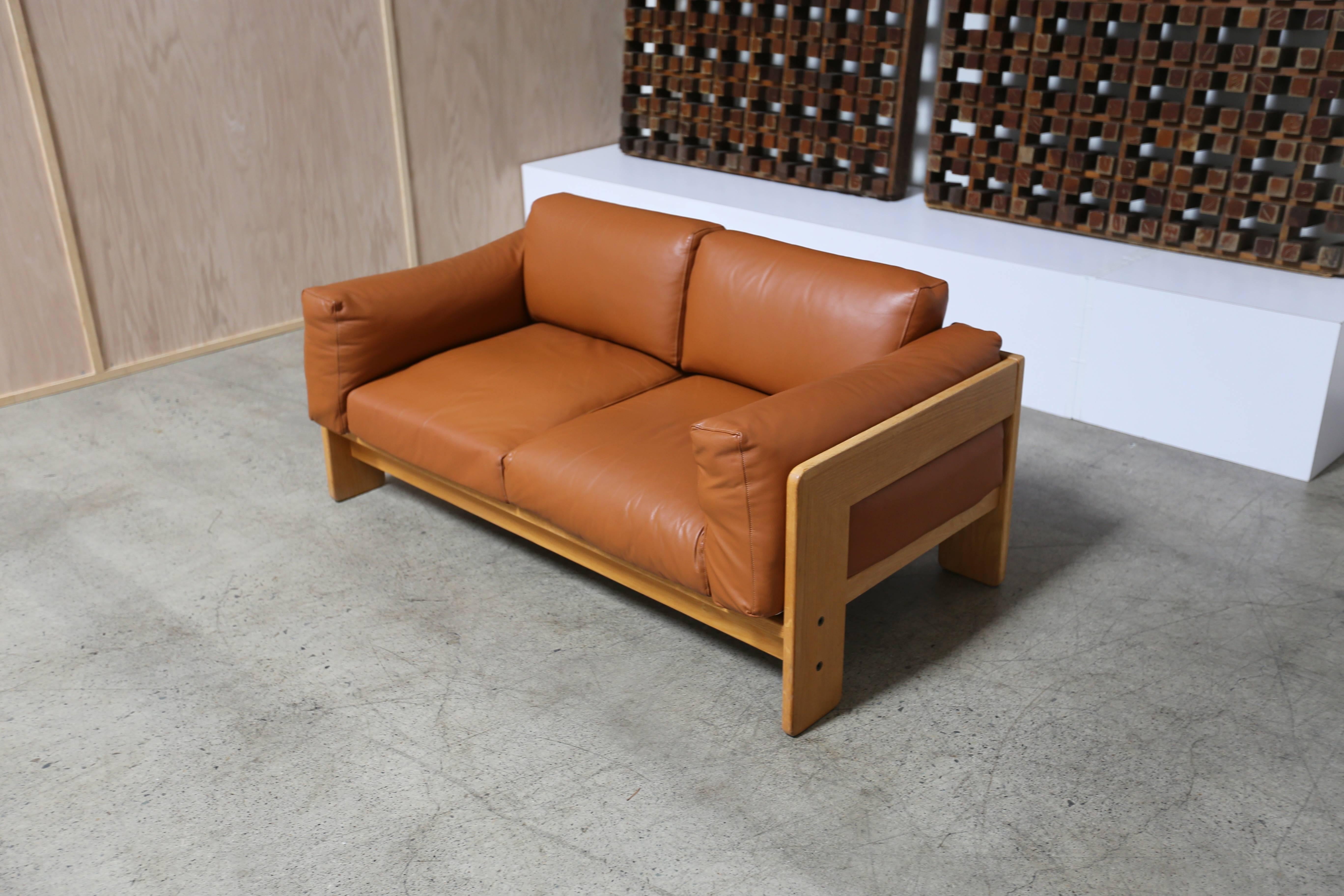 Leather Settee by Tobia Scarpa 4