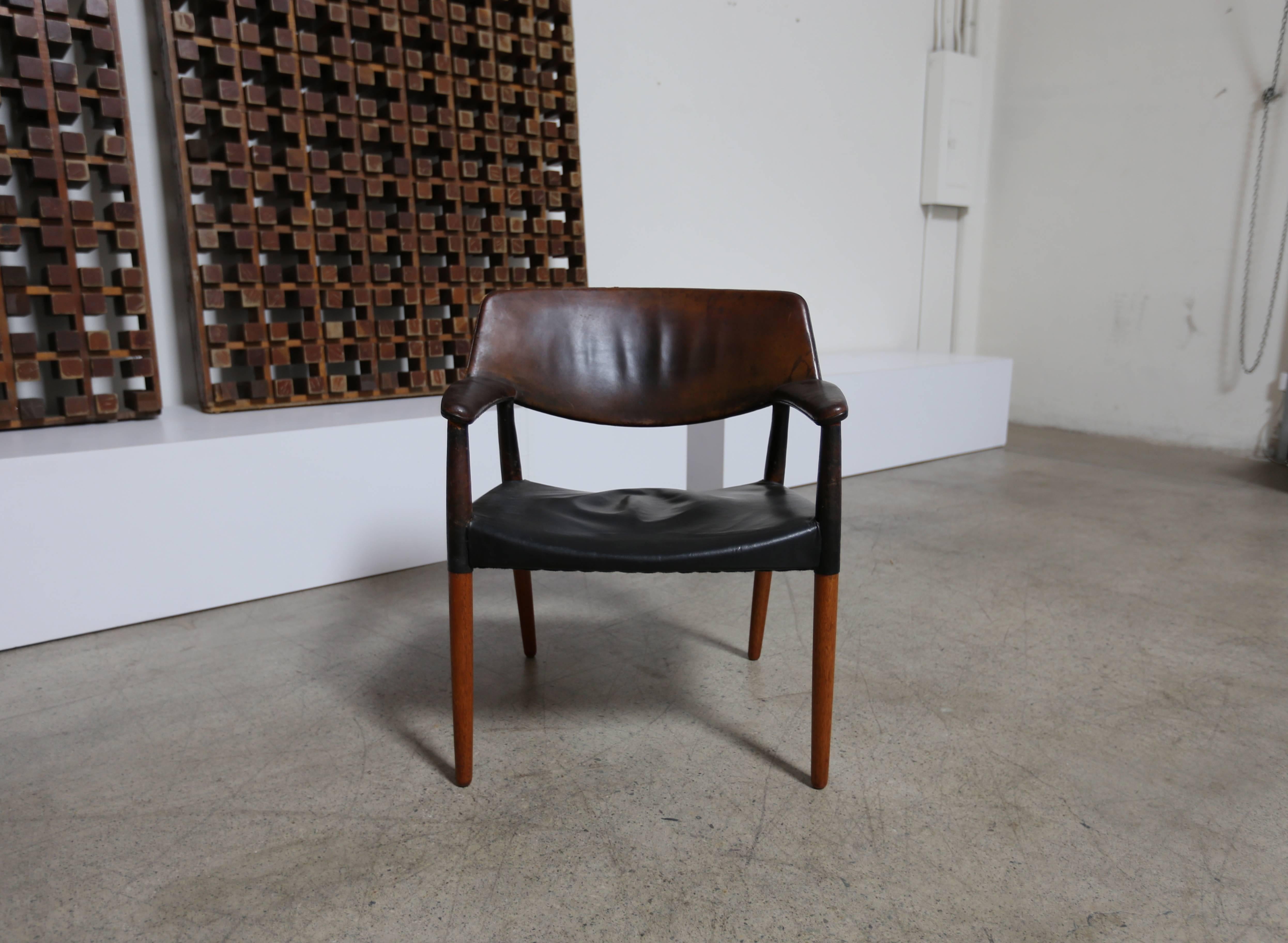 20th Century Pair of Armchairs by Ejner Larsen and Aksel Bender Madsen