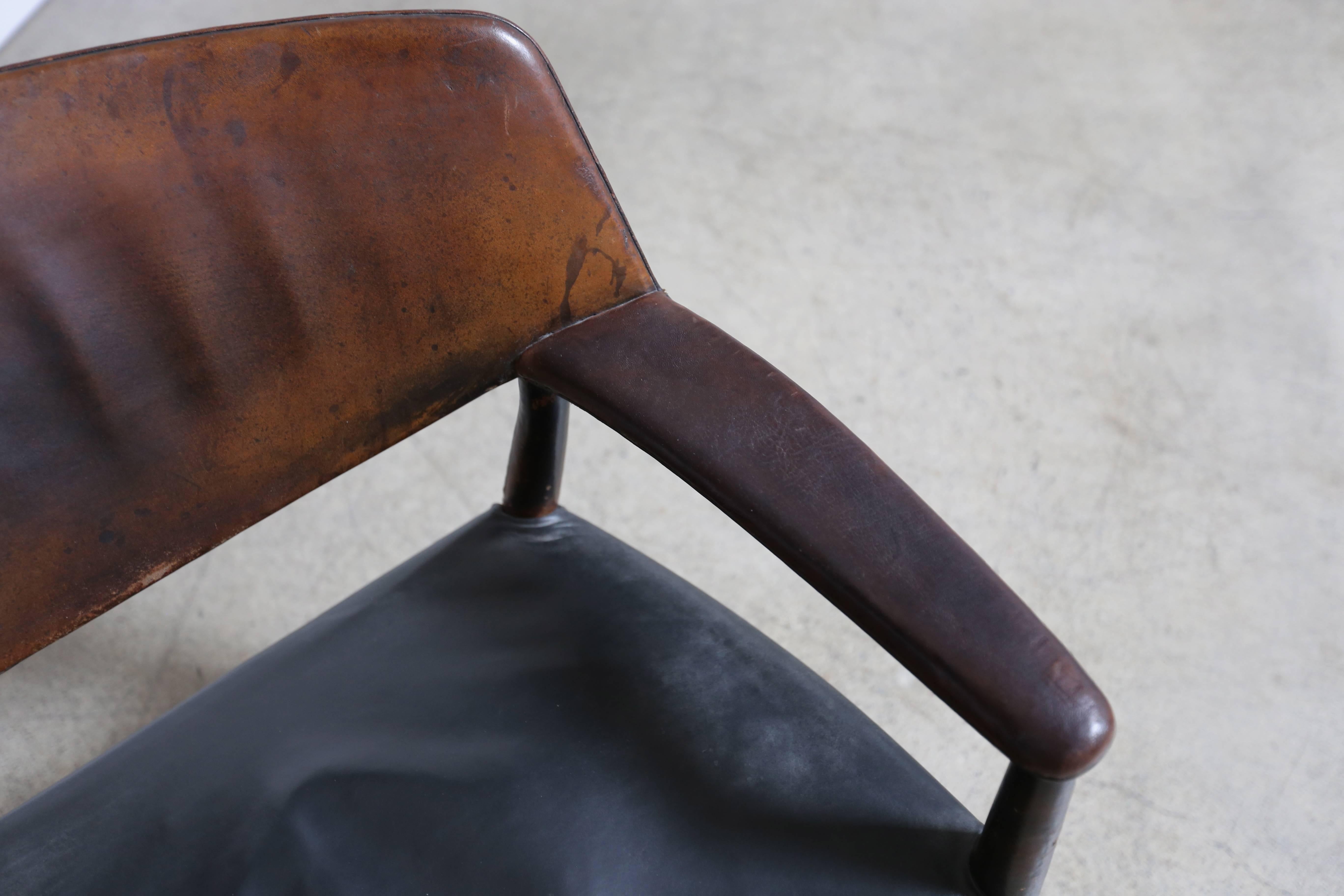 Leather Pair of Armchairs by Ejner Larsen and Aksel Bender Madsen