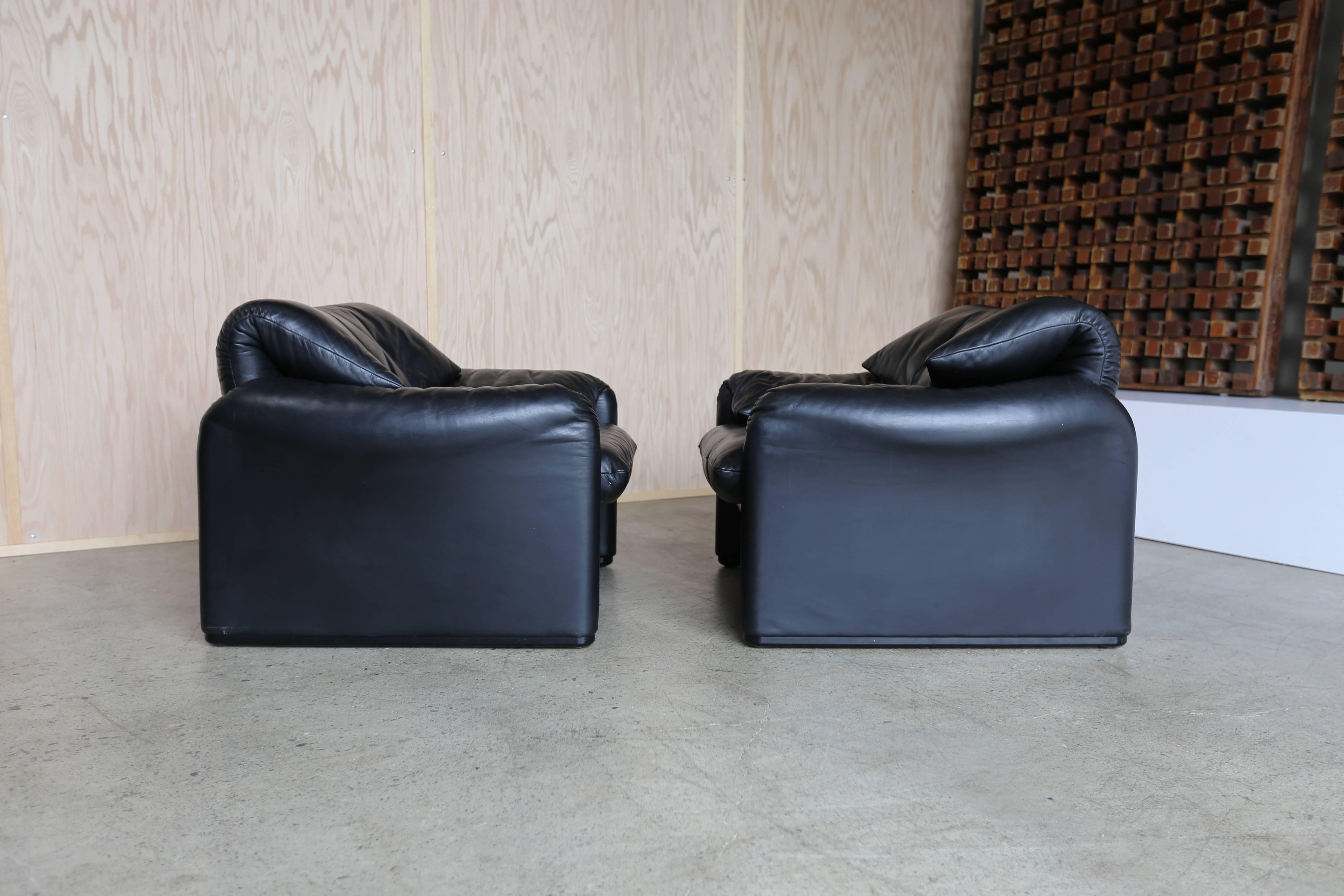 Mid-Century Modern Pair of Black Leather 