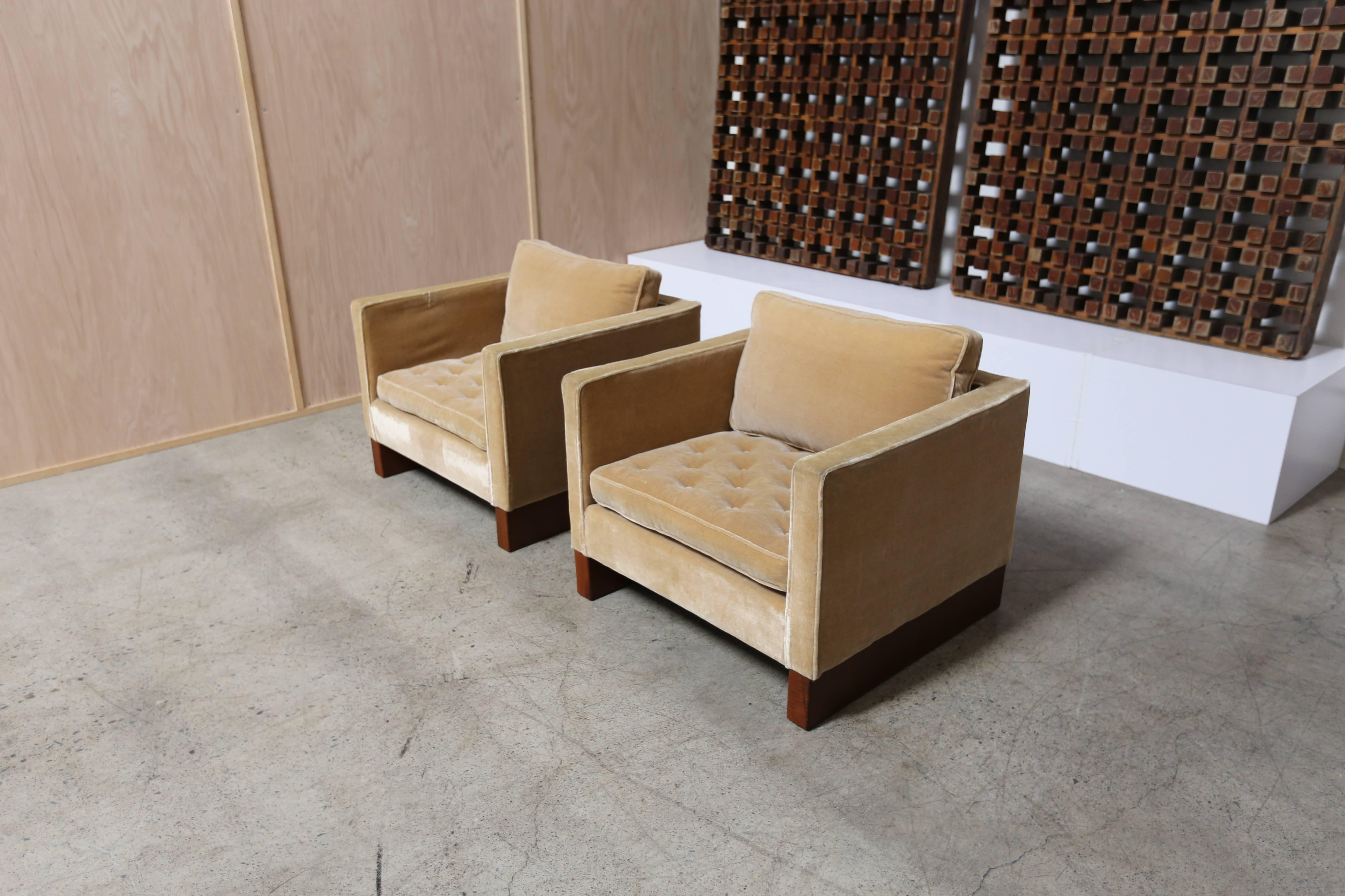 Lounge Chairs by Ludwig Mies van der Rohe 2