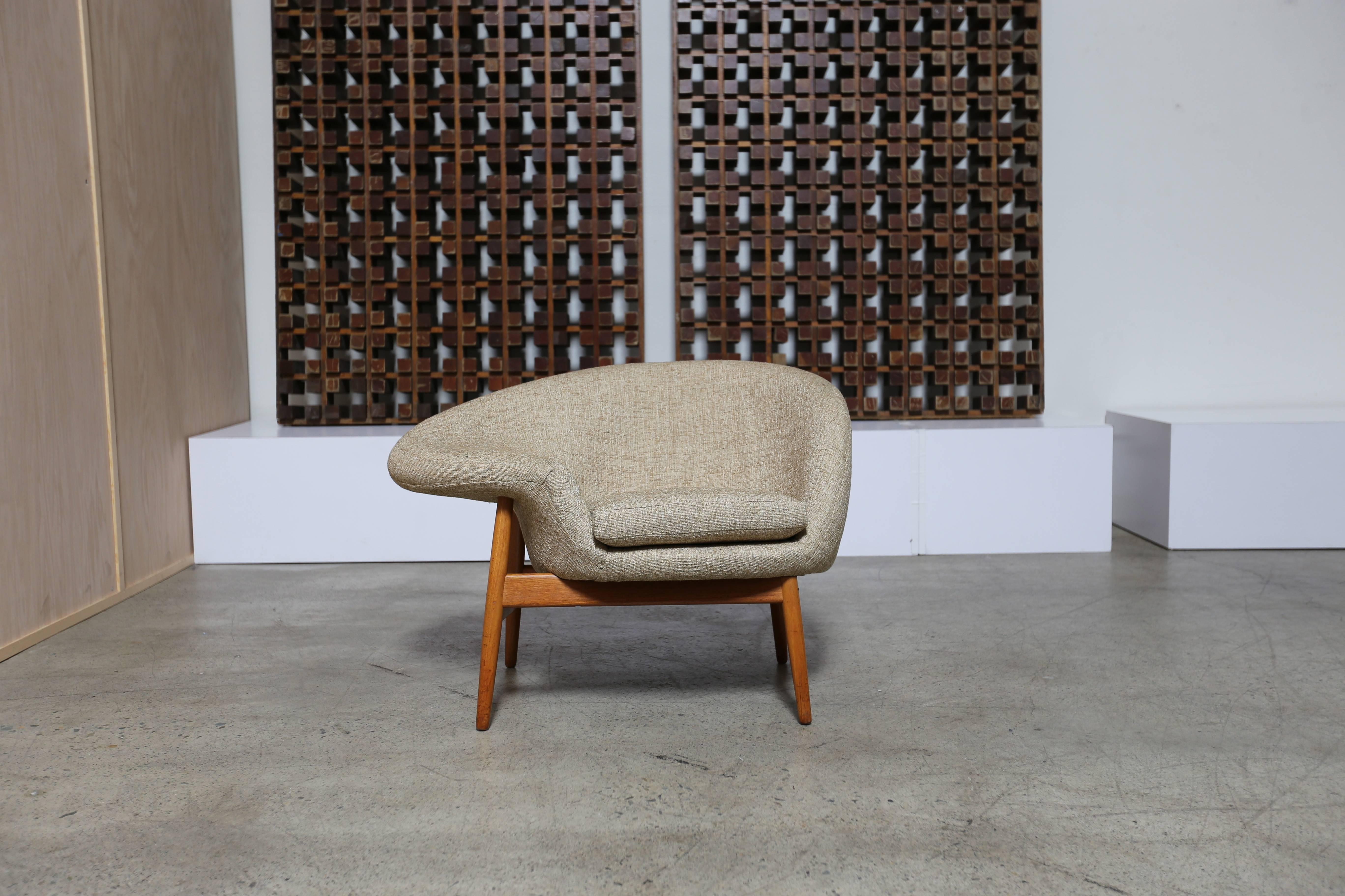 fried egg lounge chair