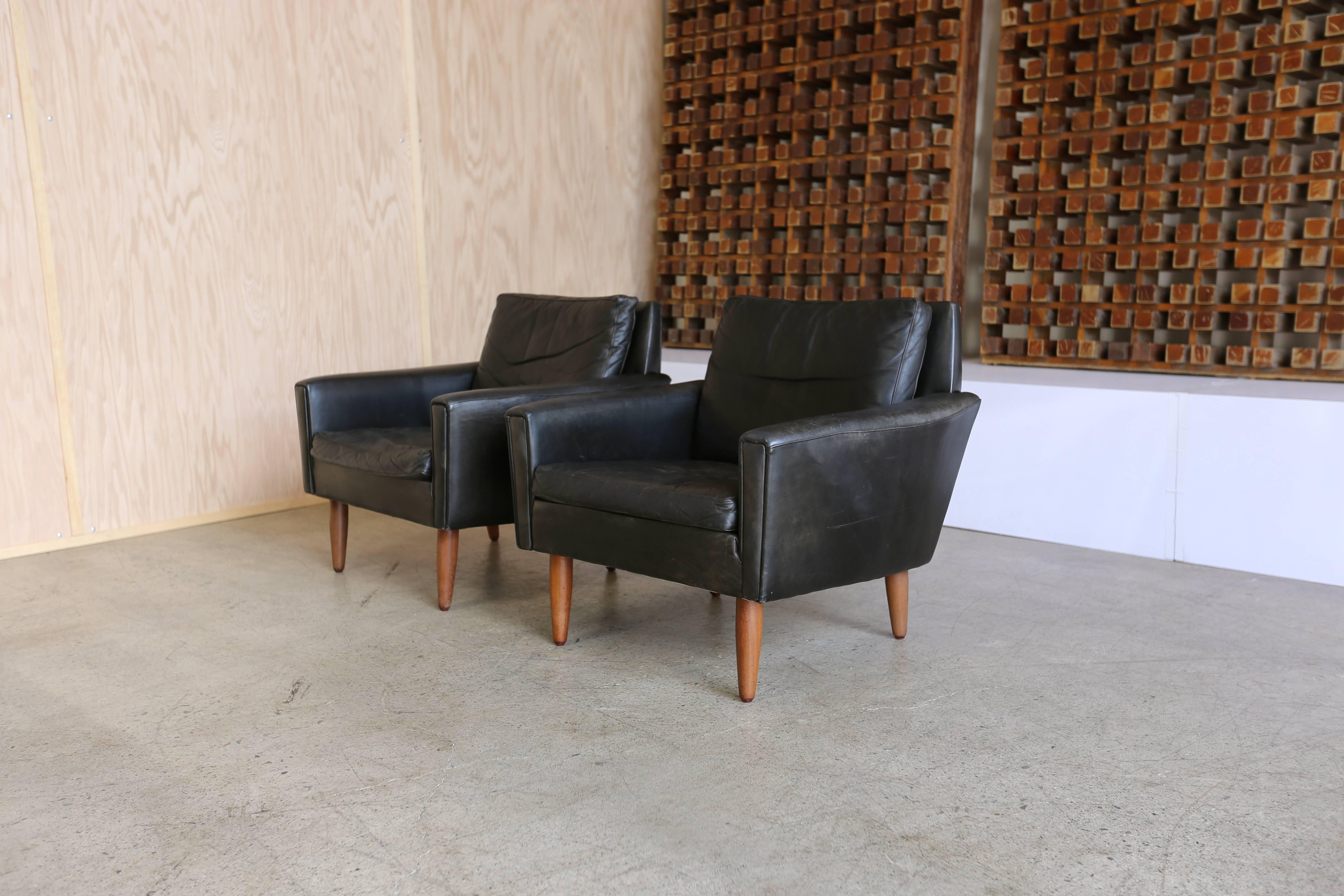 Pair of Lounge Chairs by Georg Thams for Vejen Polstermøbelf In Fair Condition In Costa Mesa, CA