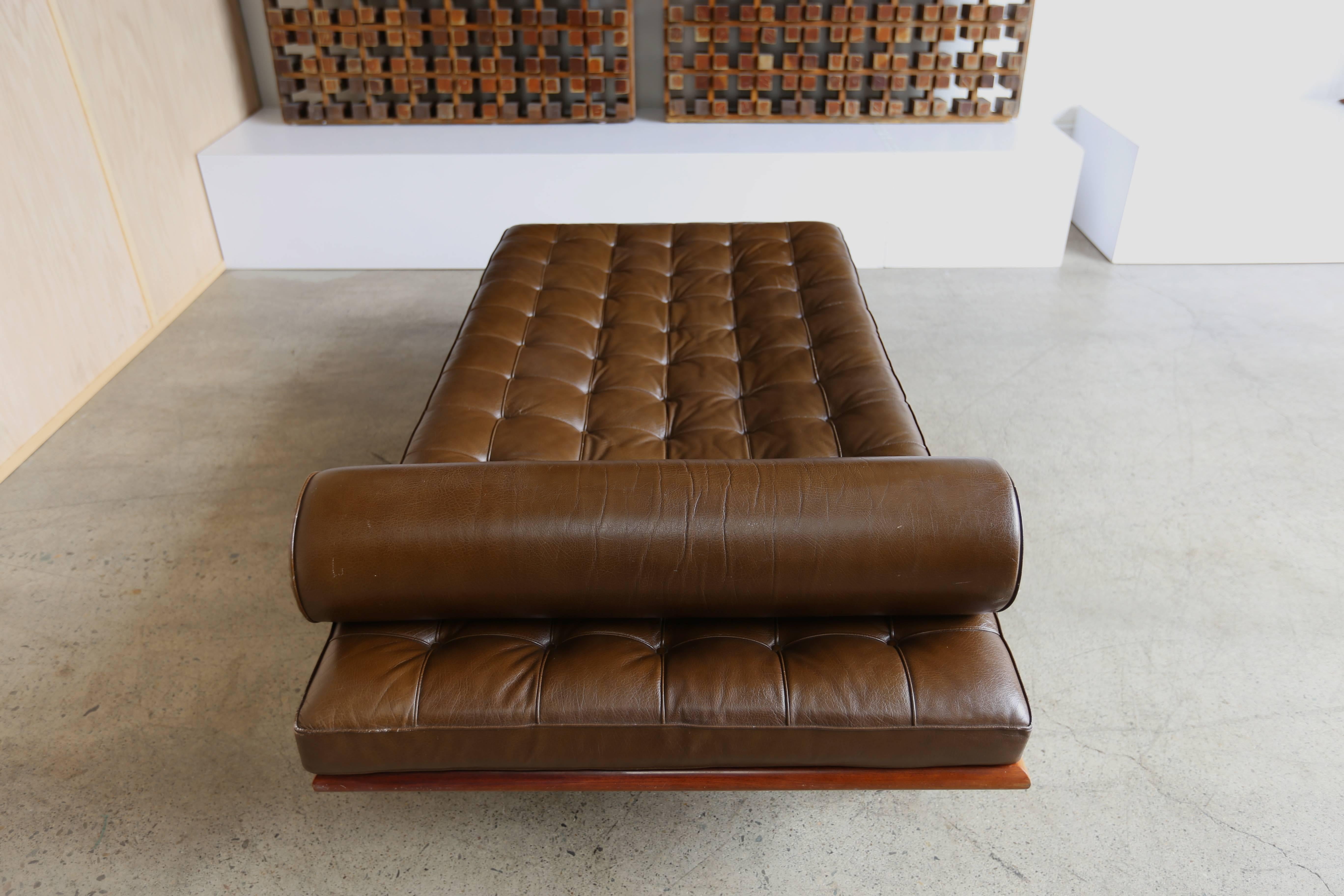 Brown Leather and Rosewood Daybed by Mies van der Rohe for Knoll In Good Condition In Costa Mesa, CA