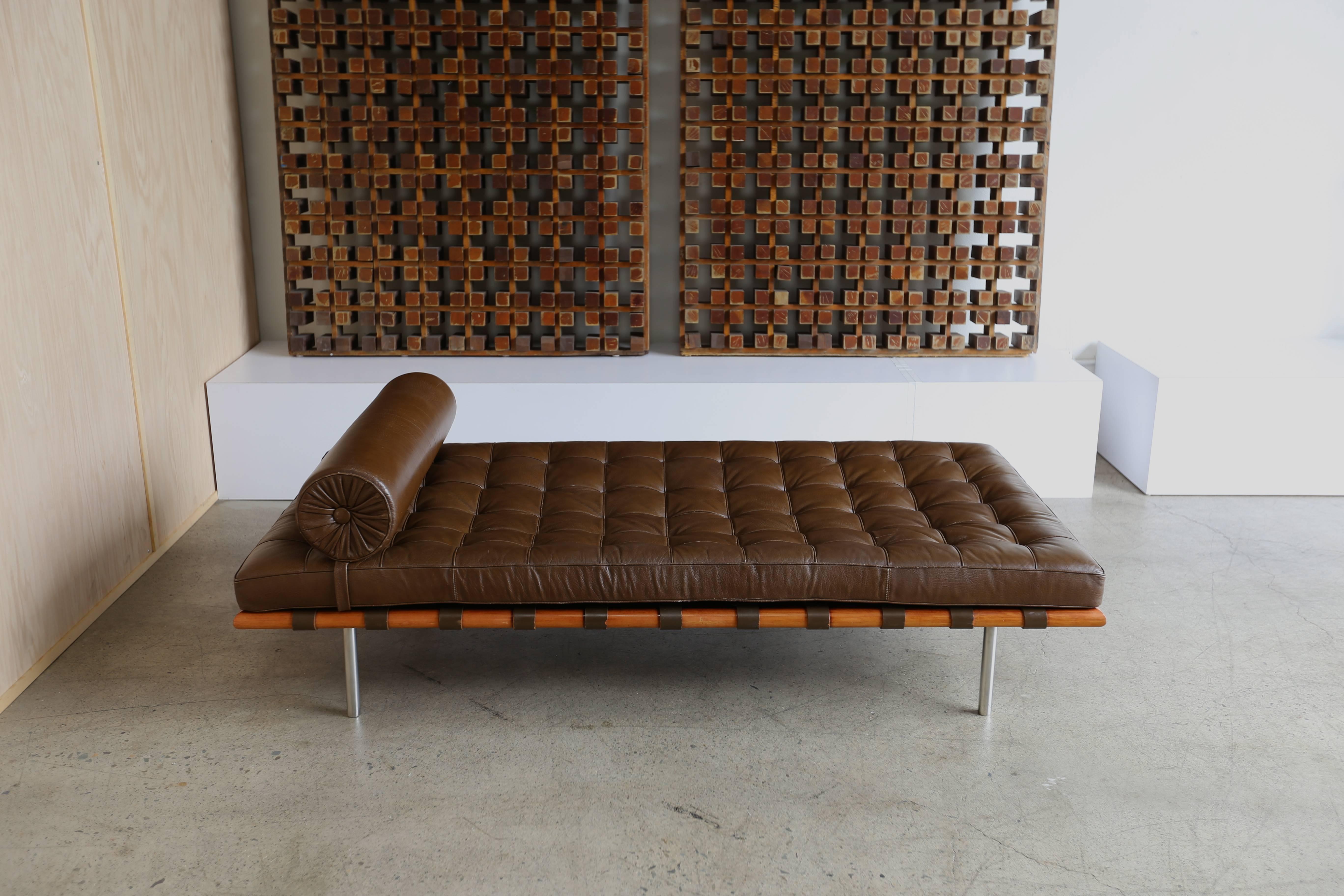 Mid-Century Modern Brown Leather and Rosewood Daybed by Mies van der Rohe for Knoll