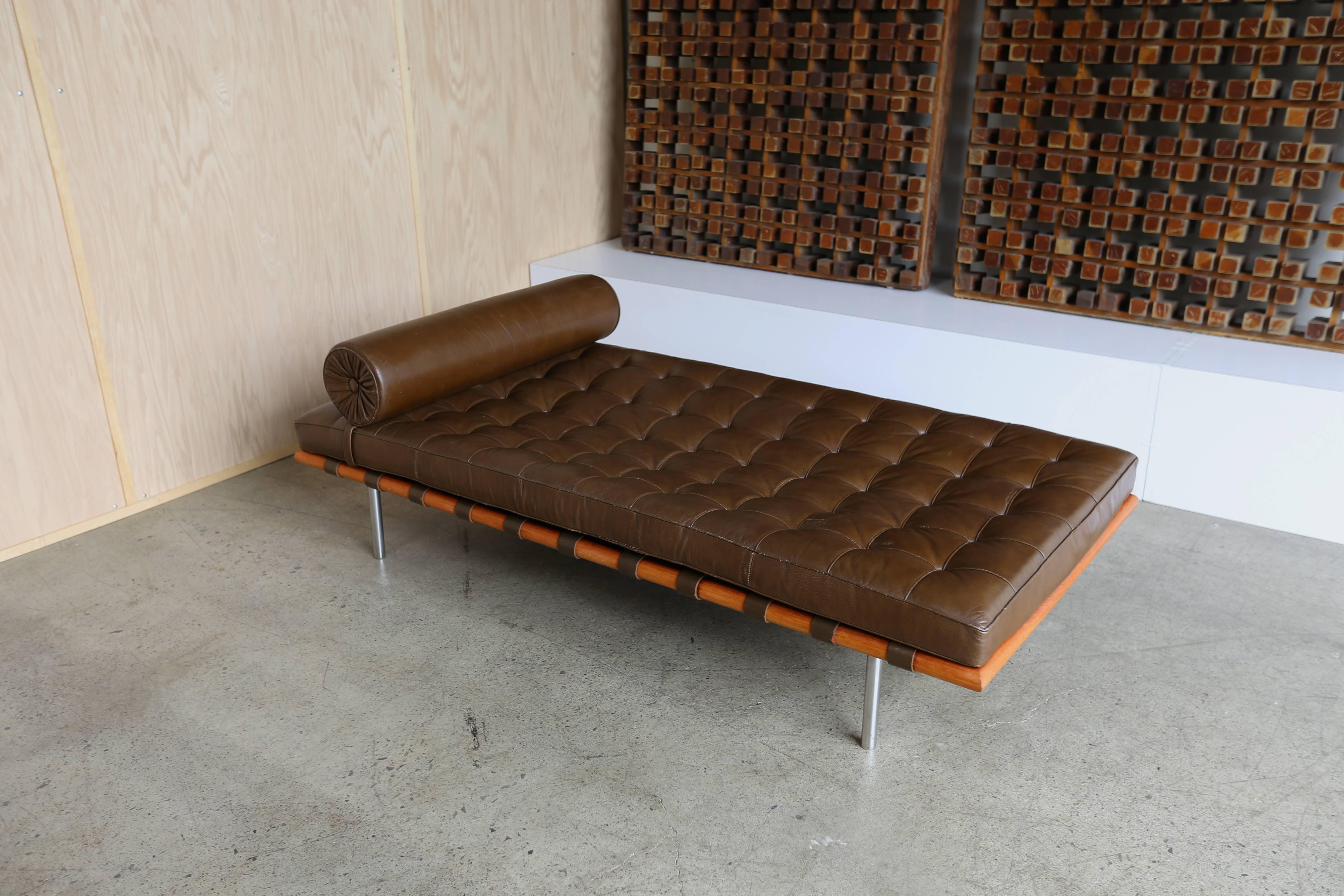 Brown Leather and Rosewood Daybed by Mies van der Rohe for Knoll 3