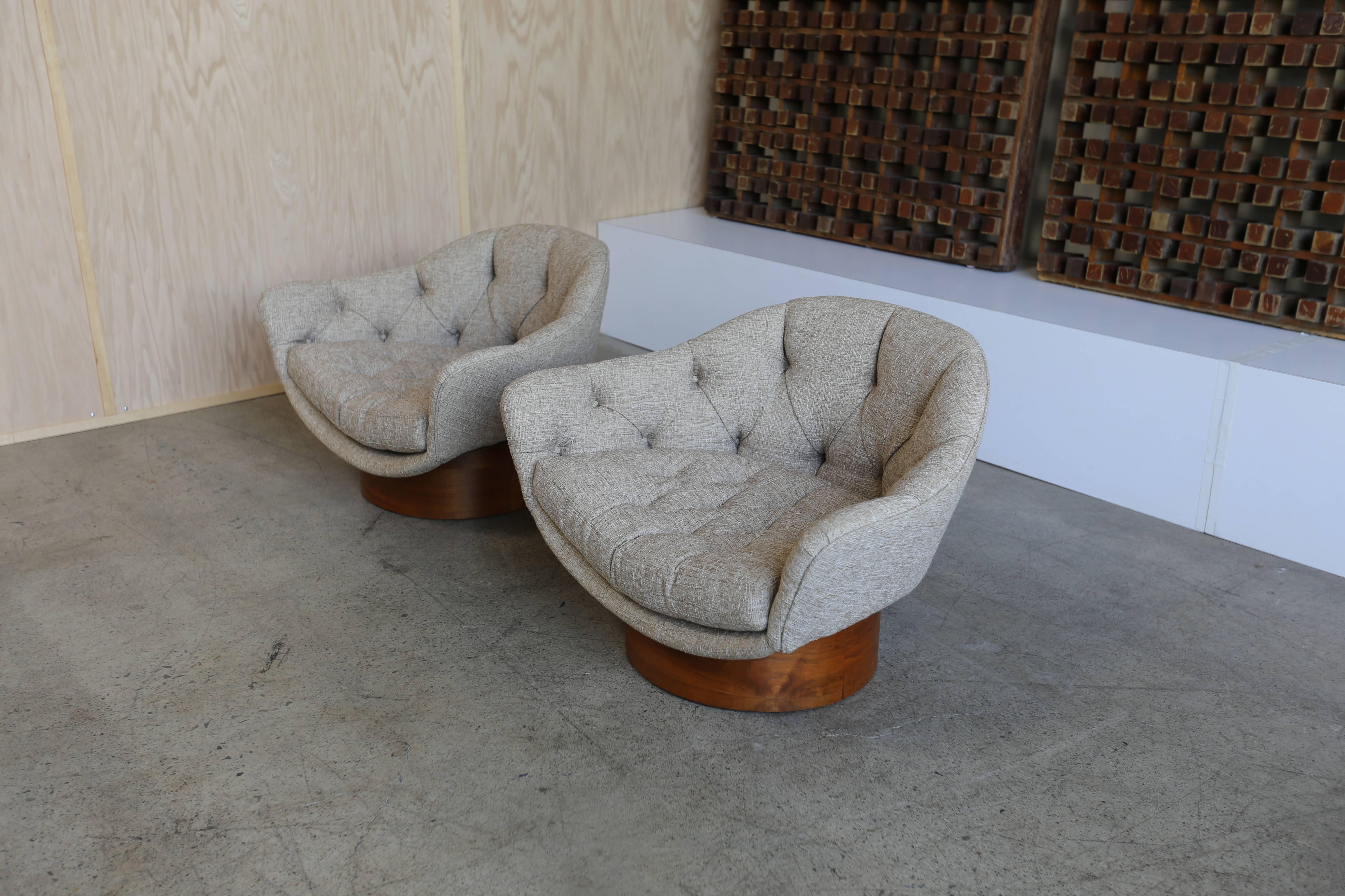 Modernist Tufted Barrel Chairs In Good Condition In Costa Mesa, CA