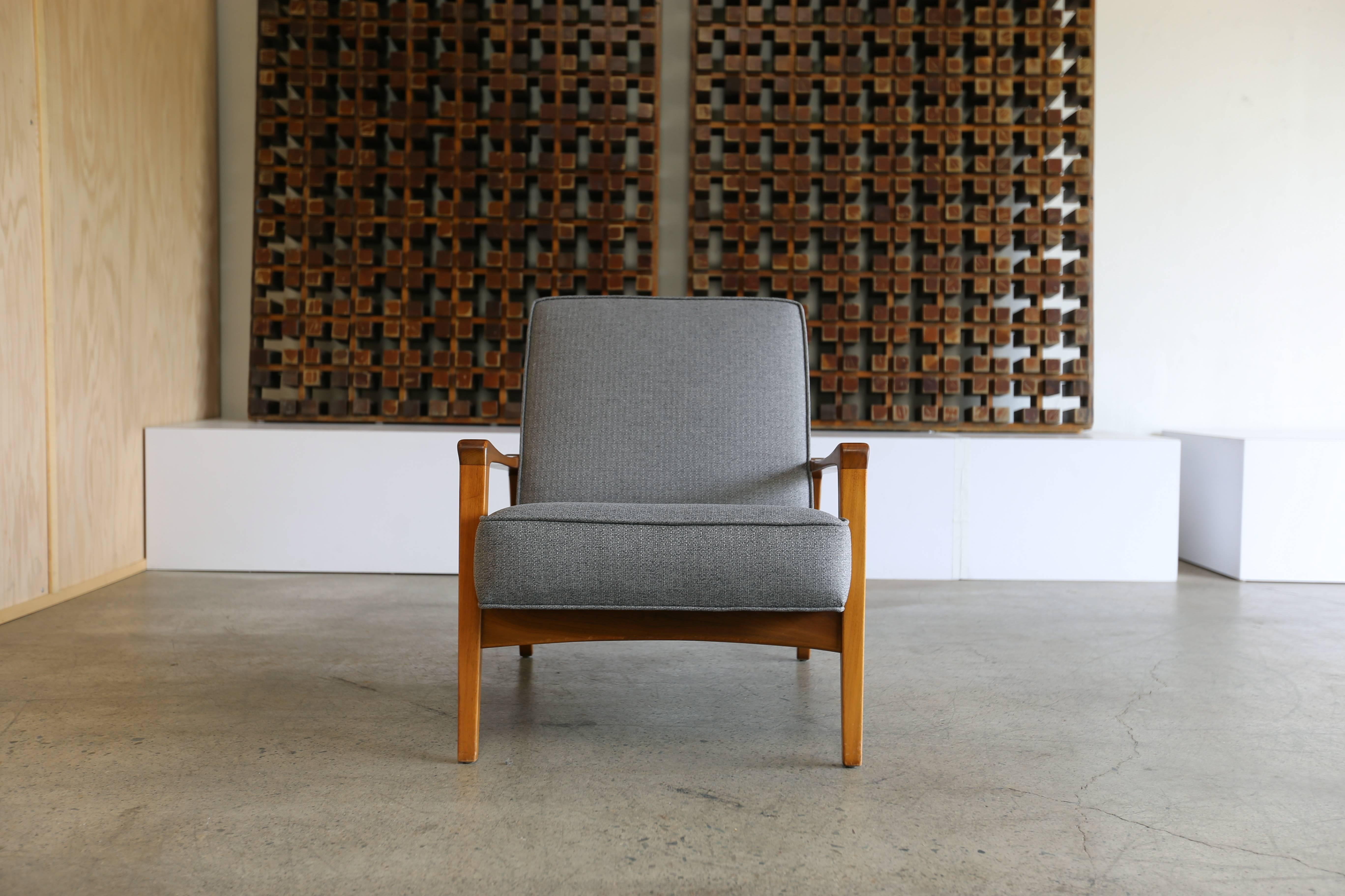 George Nelson lounge chair model no. 5476 for Herman Miller. Solid walnut frame.