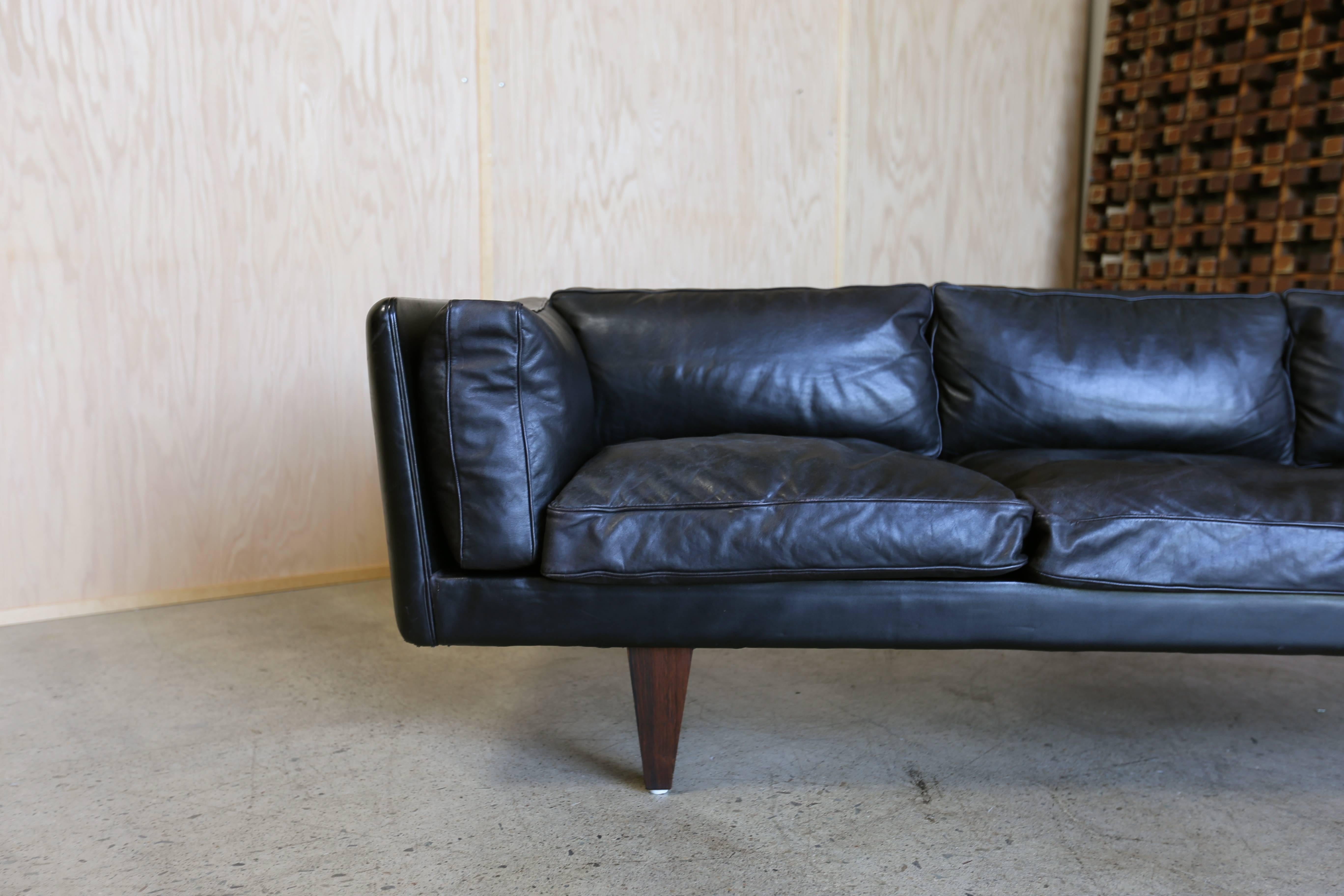 Mid-Century Modern Rosewood and Original Black Leather Sofa by Illum Wikkelsø