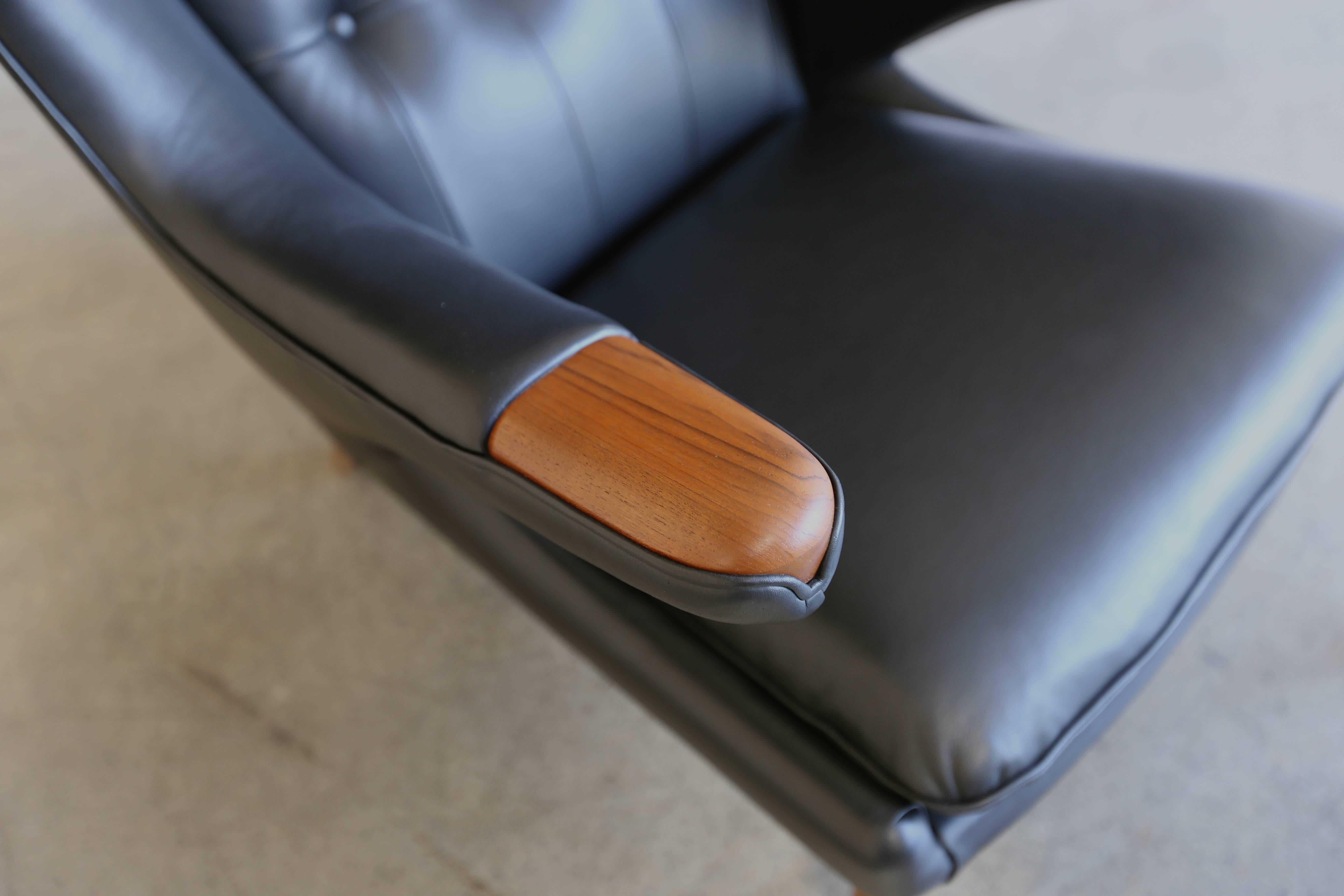 20th Century Black Leather Papa Bear Chair and Ottoman by Hans J. Wegner