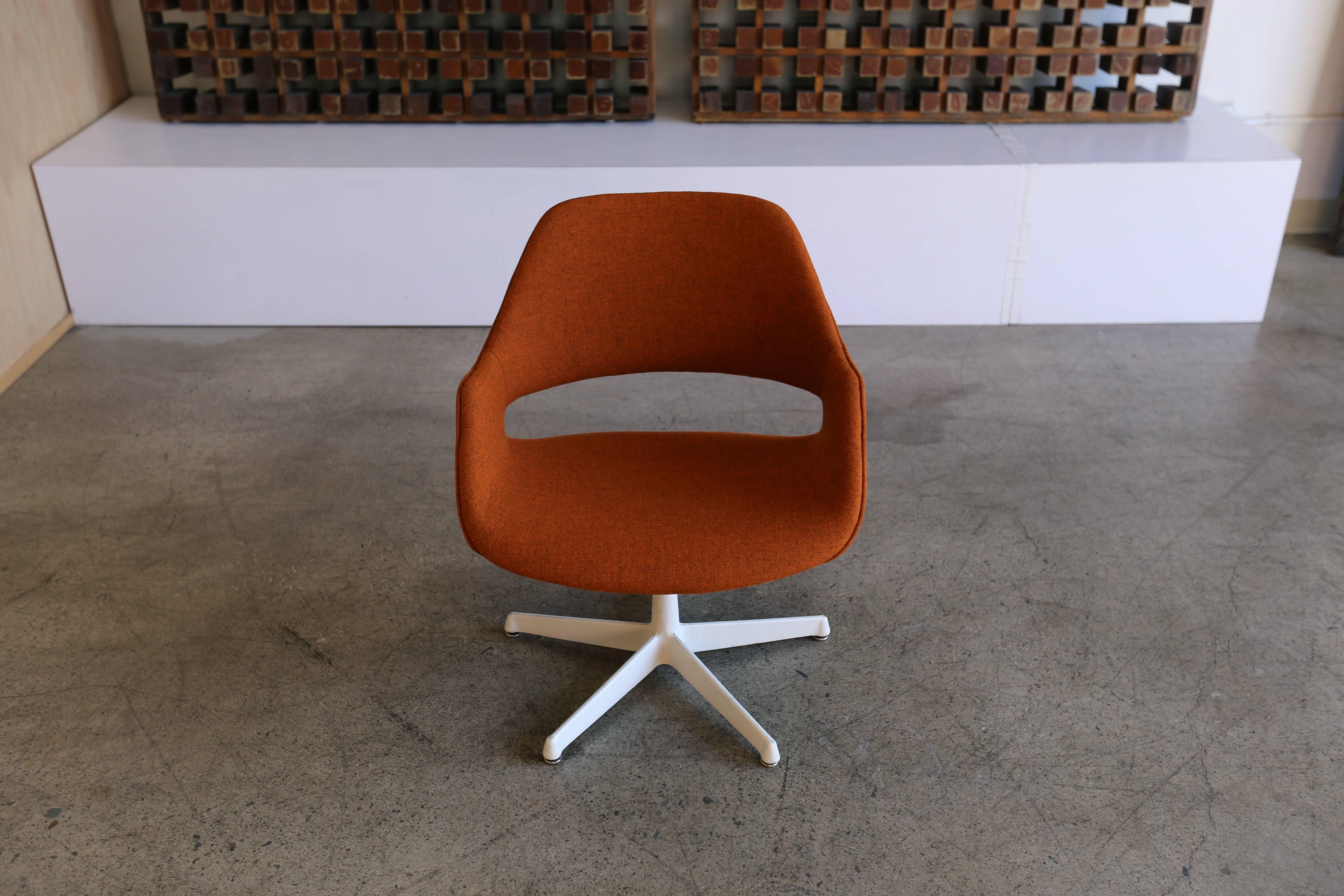 Swivel Armchair by Arthur Umanoff for Madison Furniture In Good Condition In Costa Mesa, CA