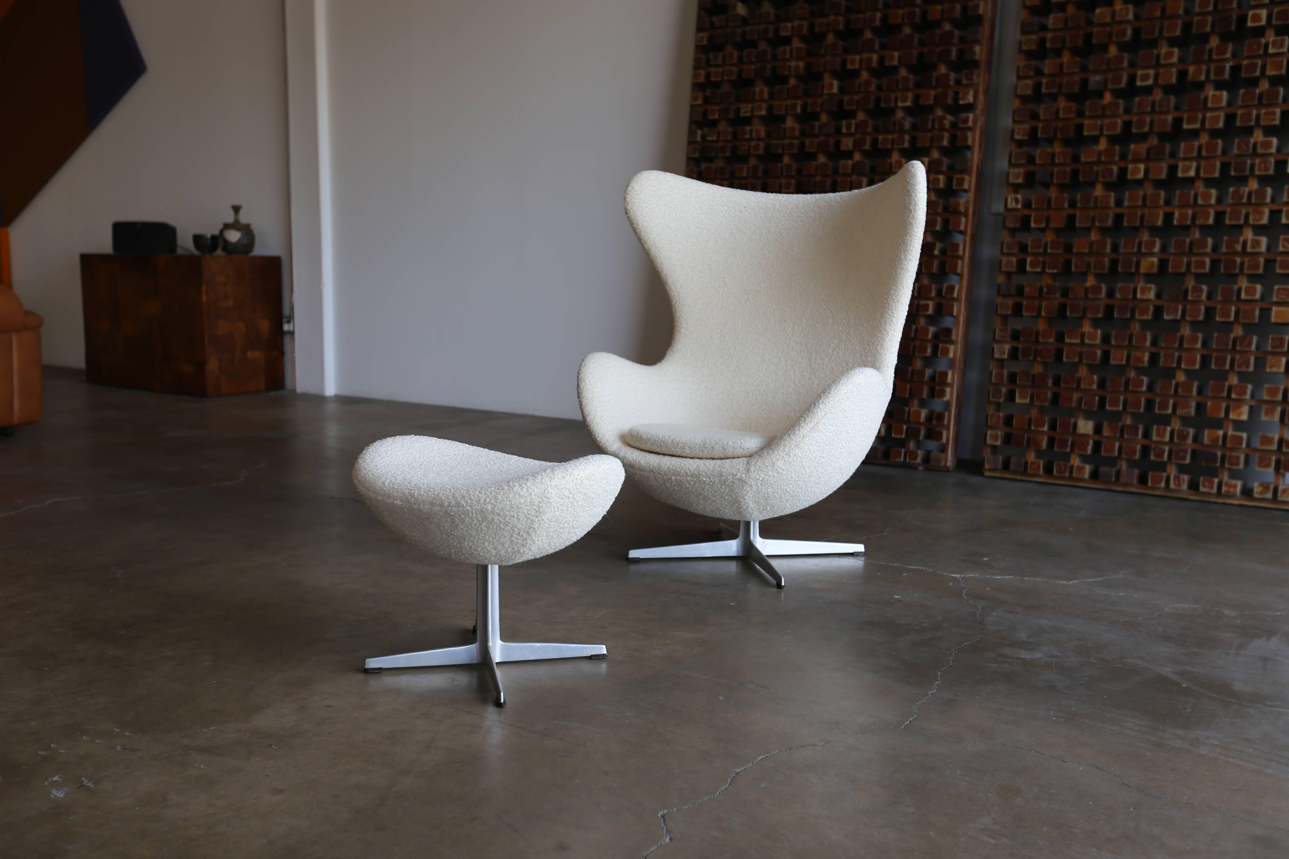 Mid-Century Modern Egg Chair and Ottoman by Arne Jacobsen for Fritz Hansen