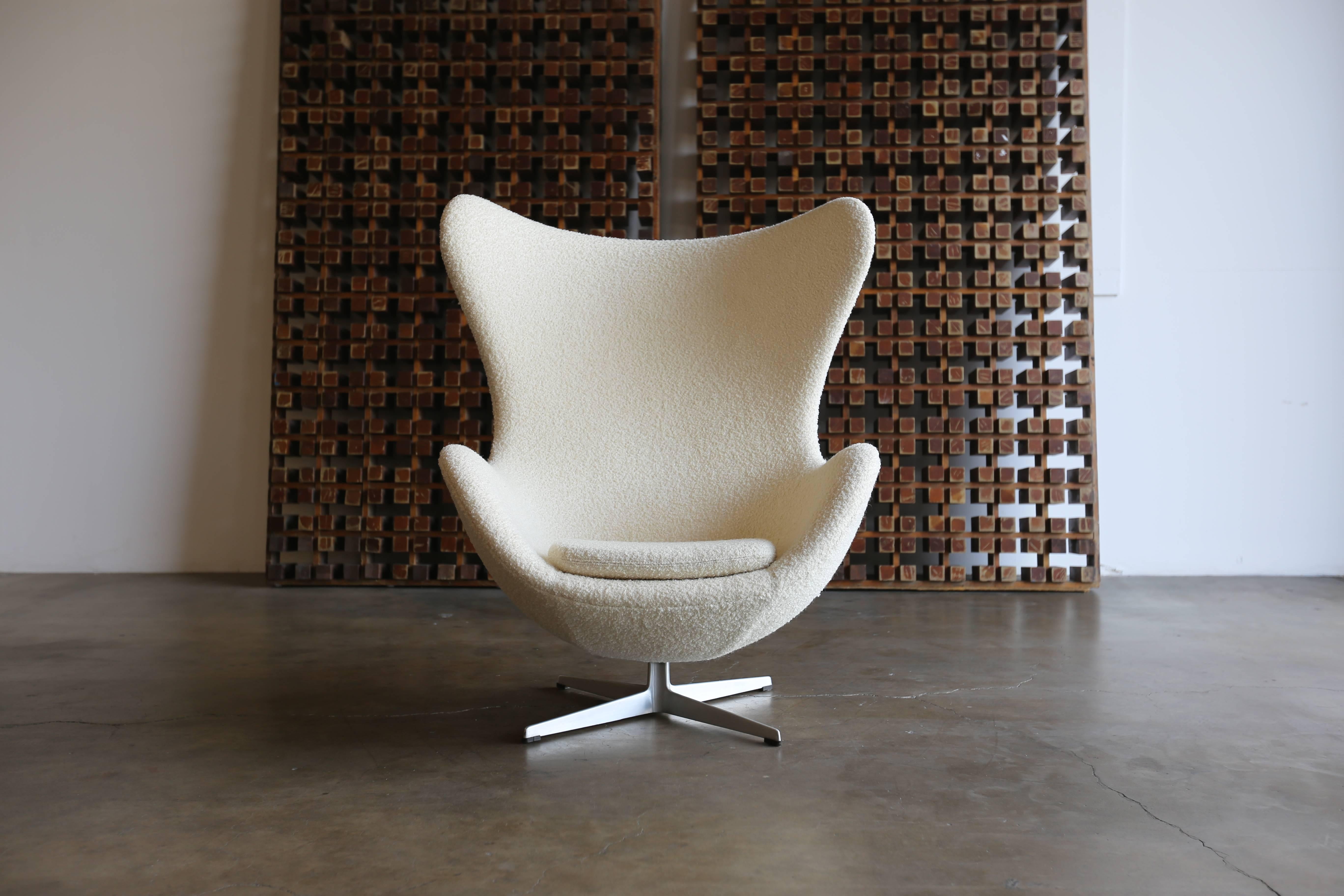 20th Century Egg Chair and Ottoman by Arne Jacobsen for Fritz Hansen