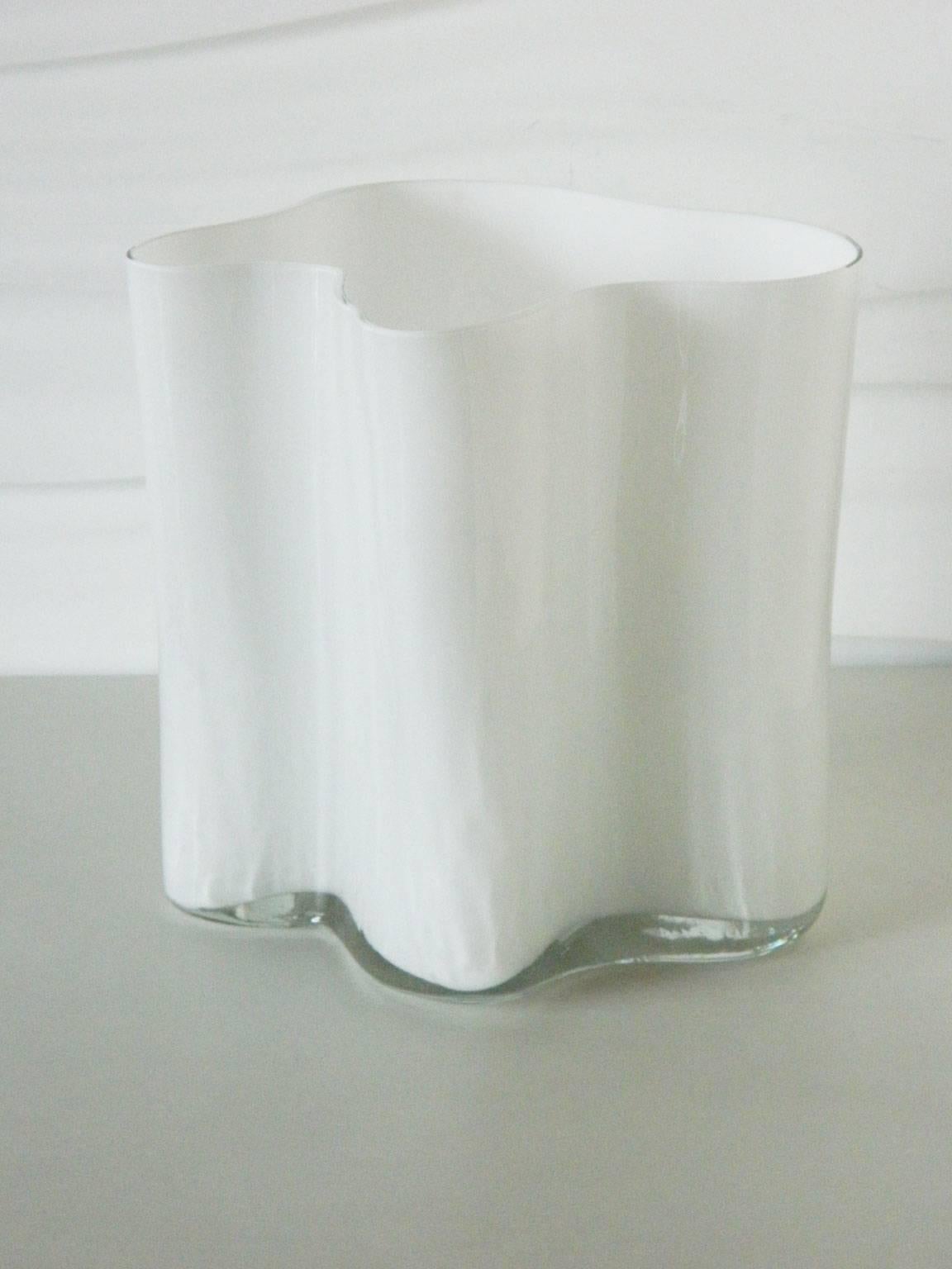 Alvar Aalto Savoy Vase by Iittala In Good Condition In Baltimore, MD