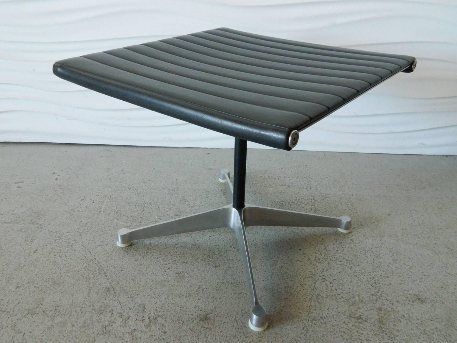 Charles Eames Aluminum Group Lounger and Ottoman 1
