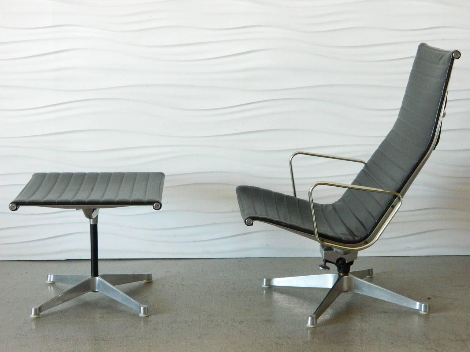 This classic Charles Eames Aluminum Group lounger with ottoman is covered in its original black vinyl and has an attached head pillow.

The lounger measures 25.5