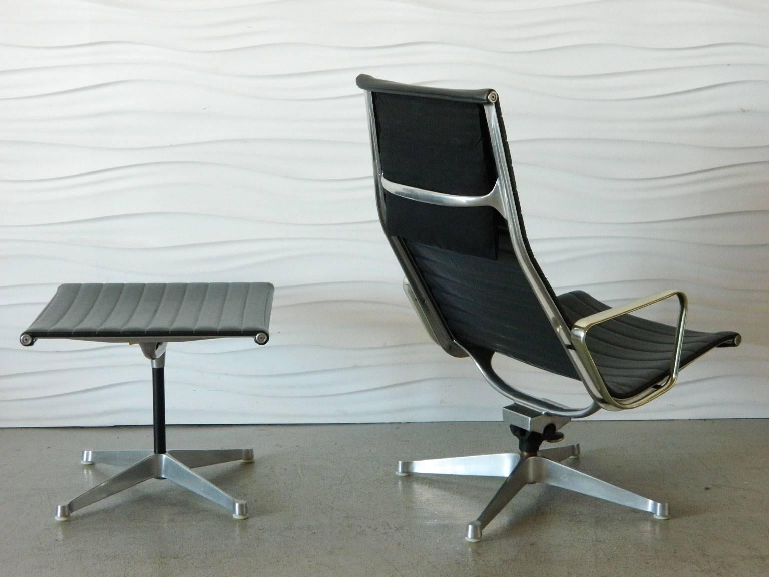 Charles Eames Aluminum Group Lounger and Ottoman In Good Condition In Baltimore, MD