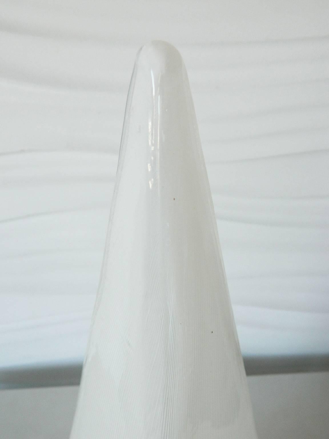 This handsome pyramid-style Italian lamp by Lino Tagliapietra has encased white pin stripes.