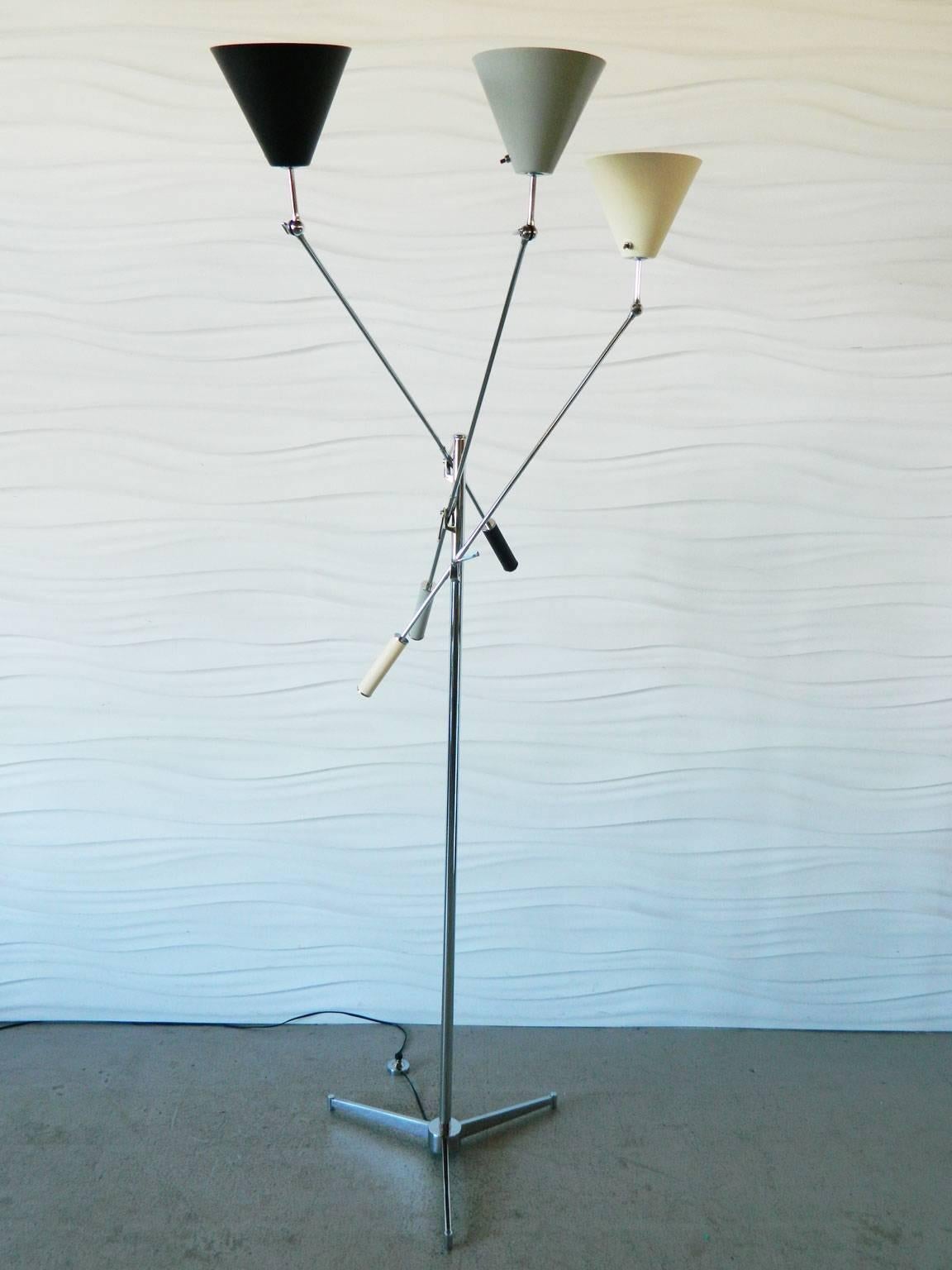 This Arredoluce floor lamp features a chrome tripod base, three arms with painted metal shades and painted handles in black, white/cream, and grey. Stamped Made in Italy/Arreduloce Monza

Floor Lamp Footprint
Main stalk measures 61.5