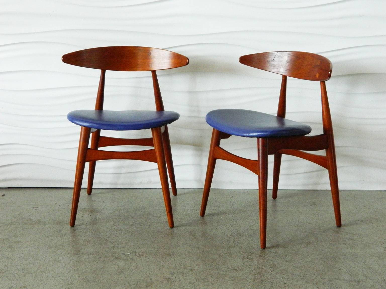 Pair of teak Hans Wegner CH33 chairs with original upholstery.