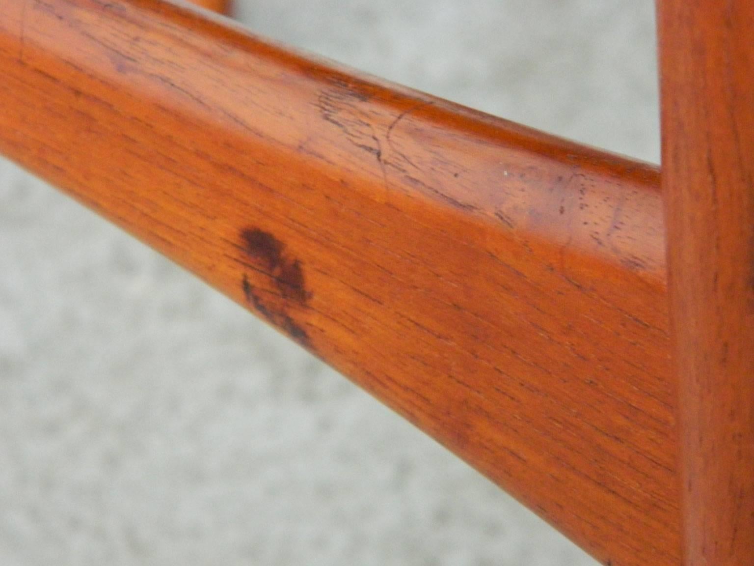 Pair of Teak Hans Wegner CH33 Chairs In Good Condition For Sale In Baltimore, MD