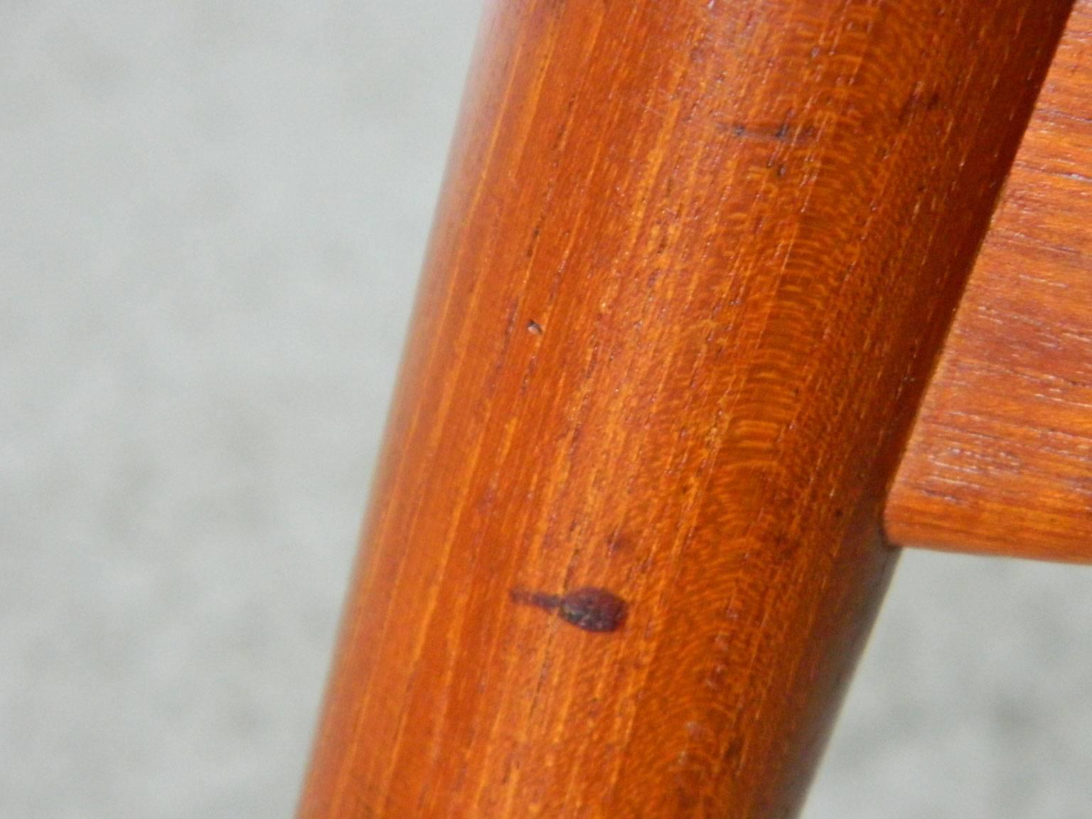 20th Century Pair of Teak Hans Wegner CH33 Chairs For Sale