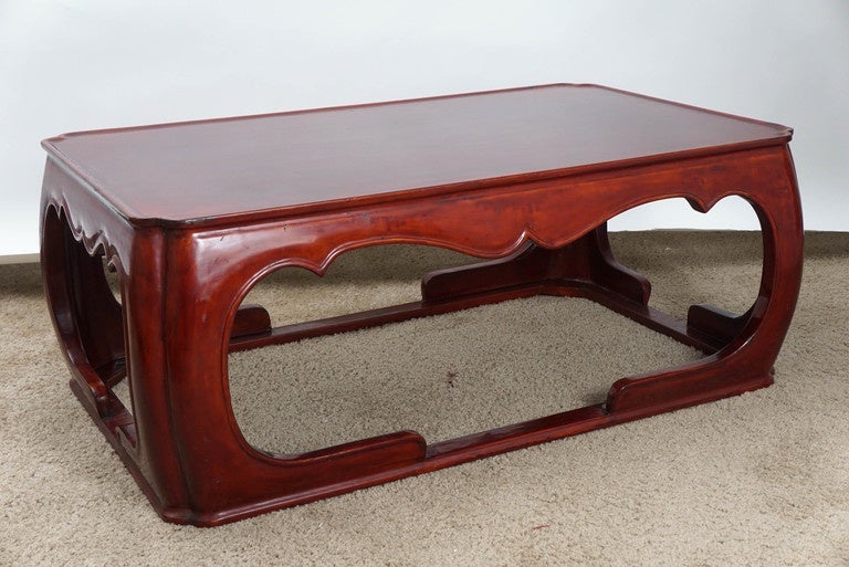 Chinese Export Lacquered Coffee Table in the Chinese Style, Late 20th Century