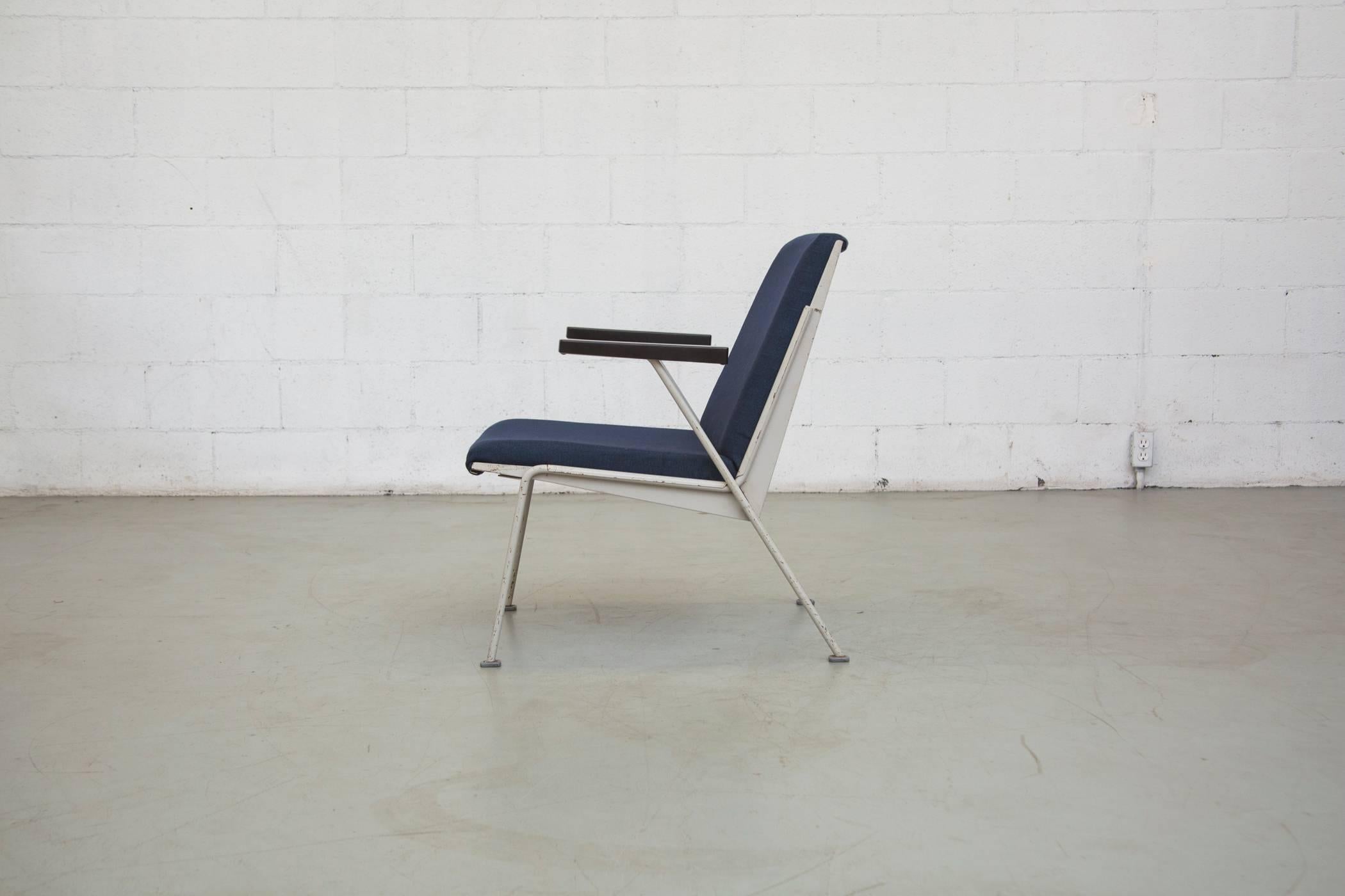 Pair of Ahrend de Cirkel Oase Lounge Chairs by Wim Rietveld (Niederländisch)