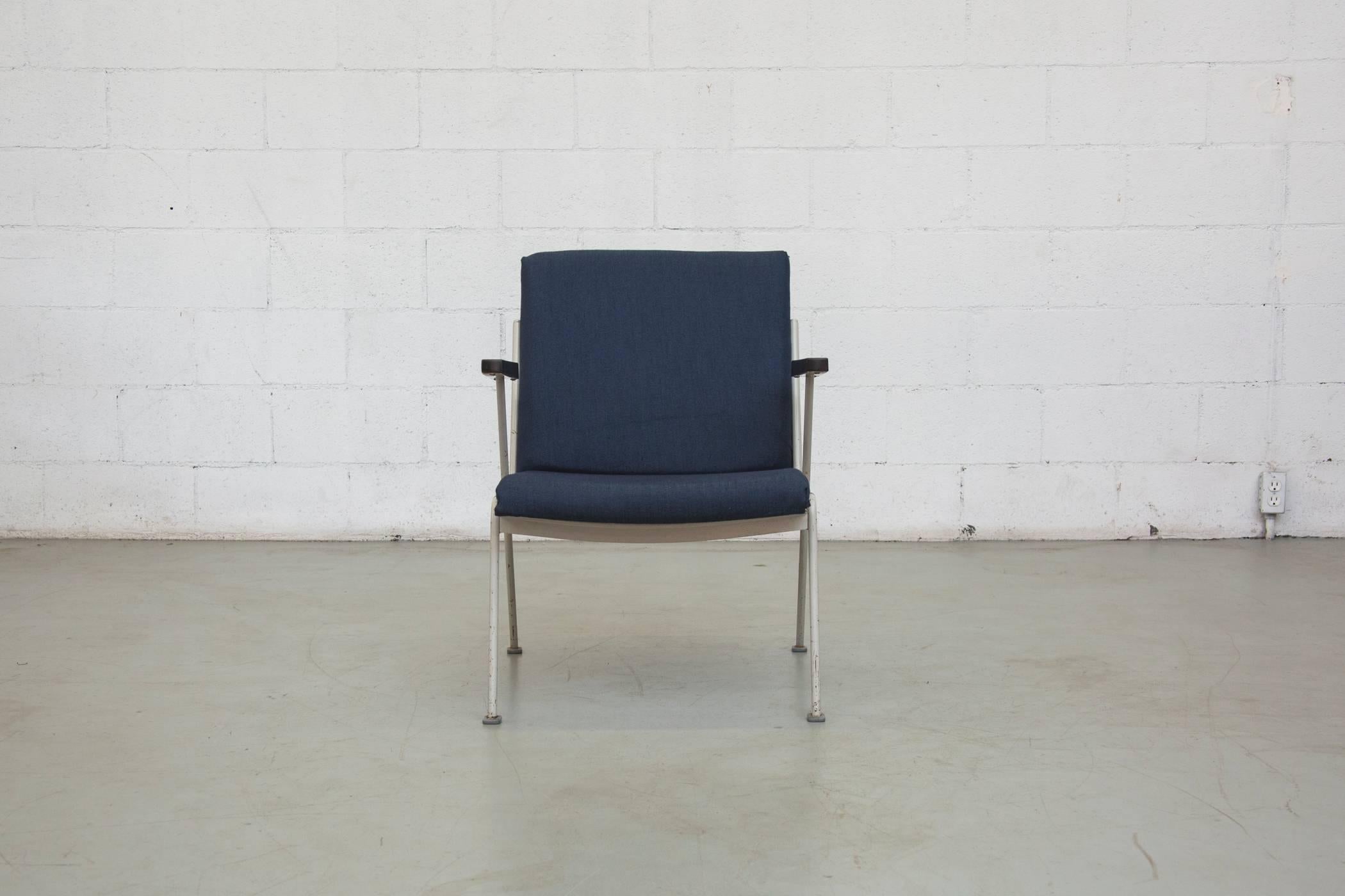 Pair of Ahrend de Cirkel Oase Lounge Chairs by Wim Rietveld (Moderne der Mitte des Jahrhunderts)