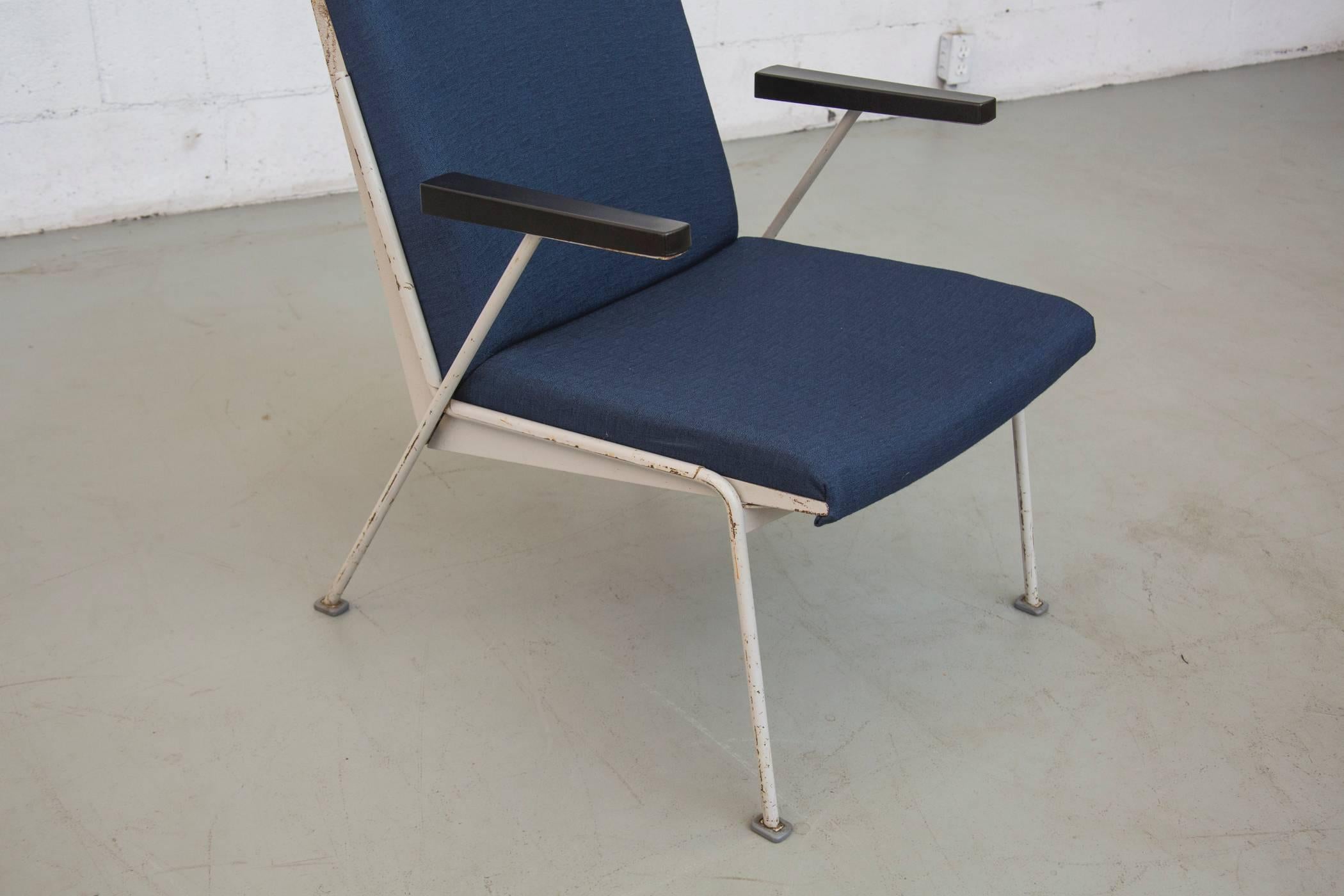 Pair of Ahrend de Cirkel Oase Lounge Chairs by Wim Rietveld 2