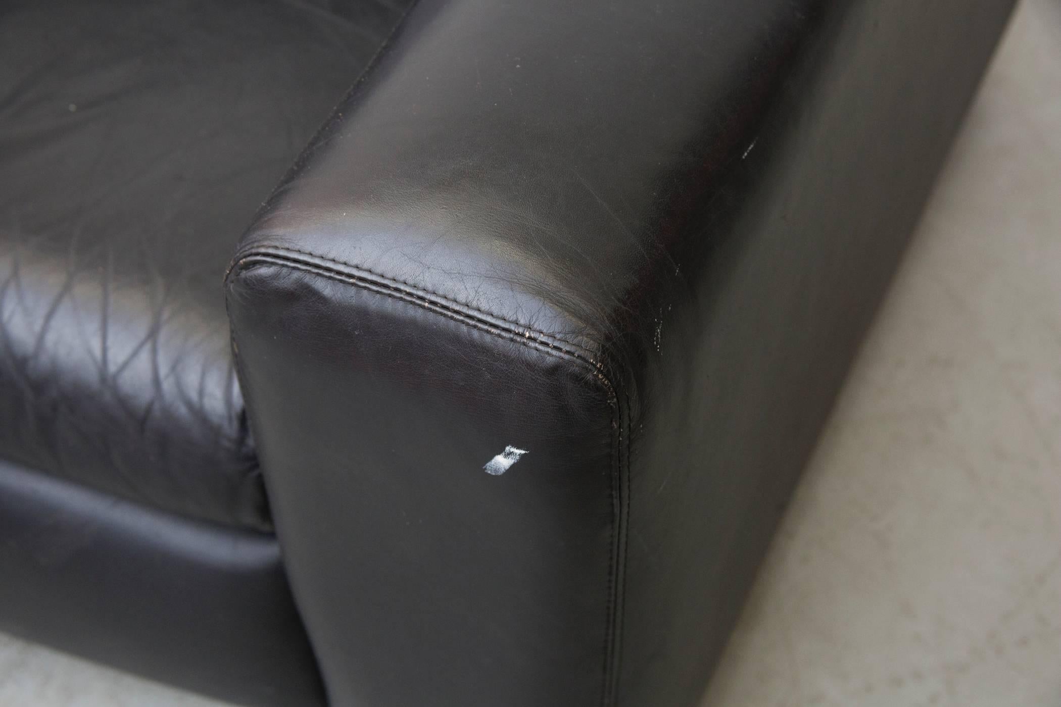 Extra Long Mid-Century Leather Sofa In Good Condition In Los Angeles, CA