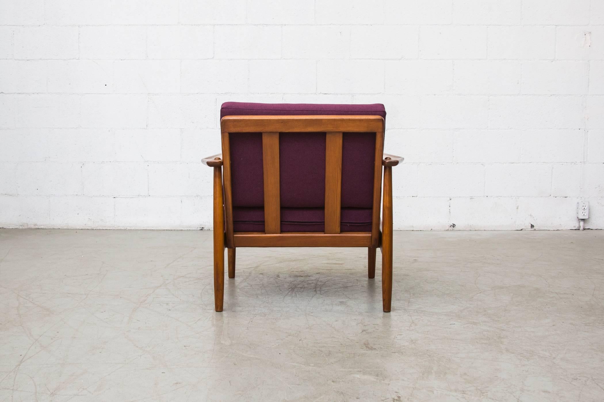 Mid-20th Century Mid-Century Modern Lounge Chair in Grape with Slat Back