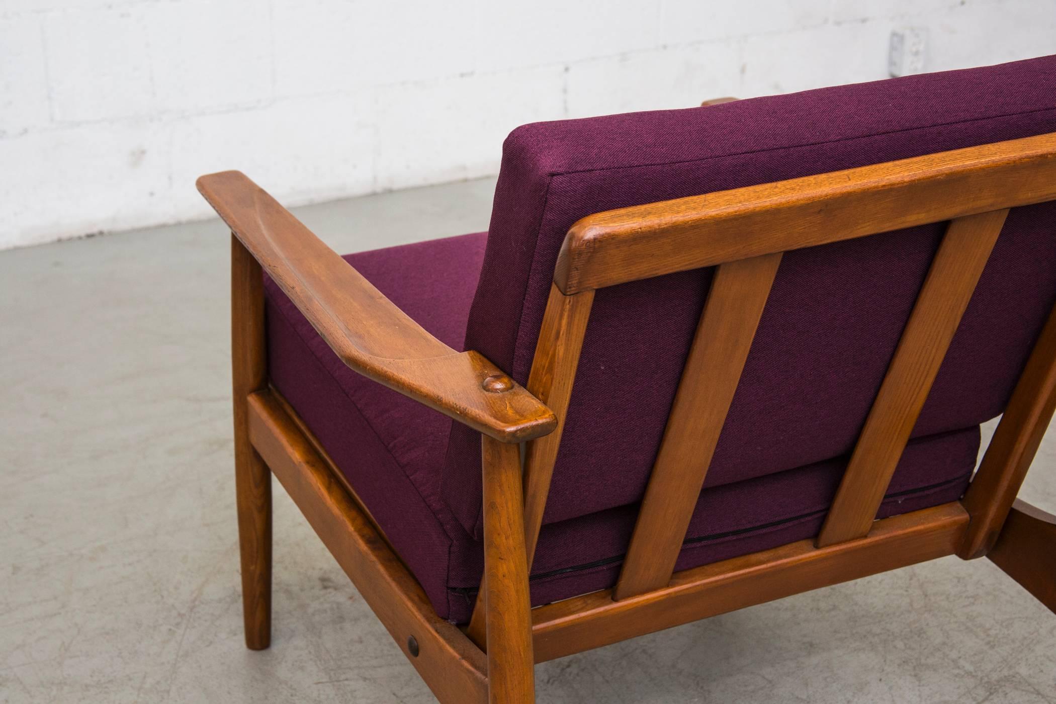 Mid-Century Modern Lounge Chair in Grape with Slat Back 2