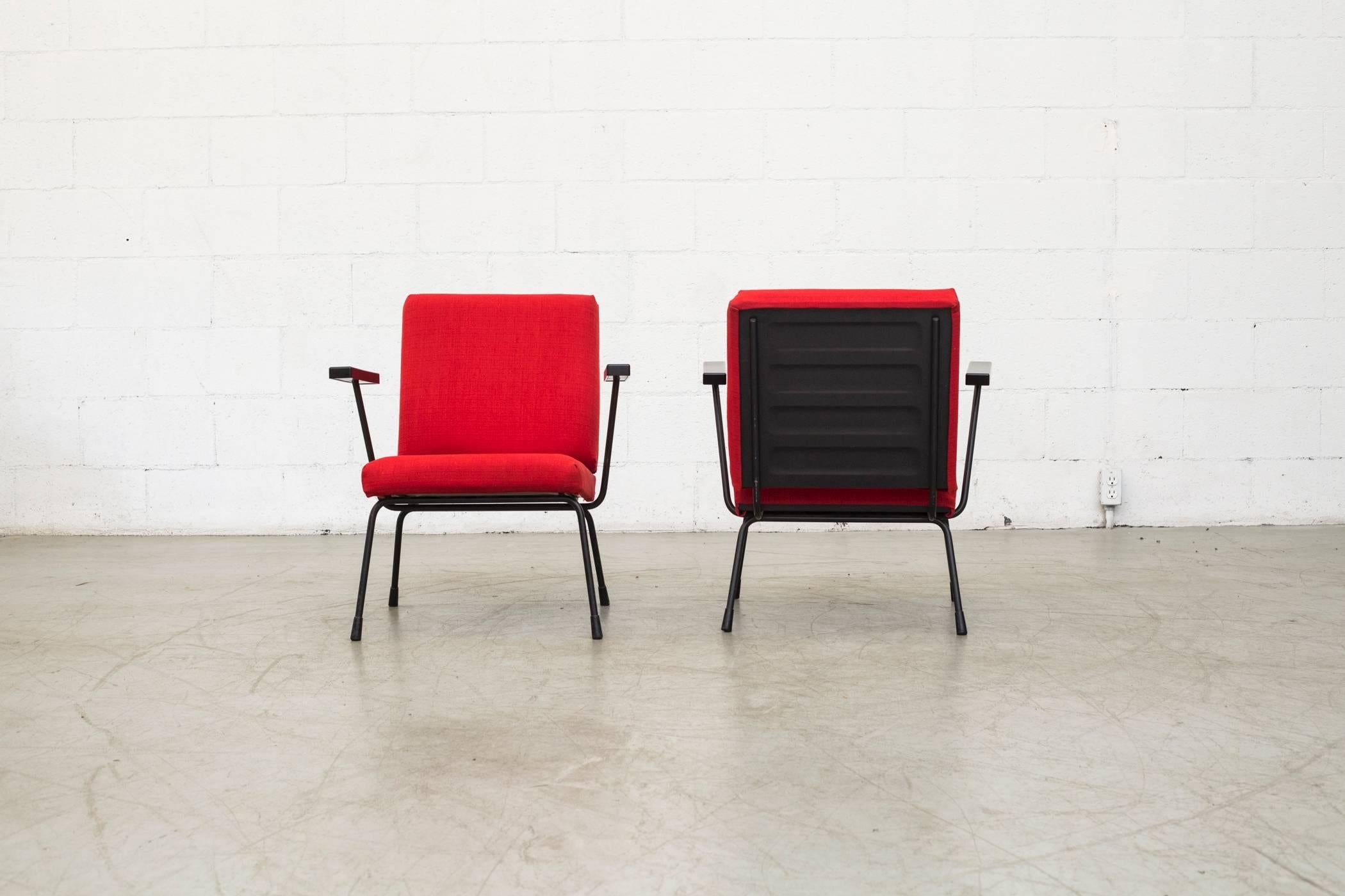 Dutch Pair of Newly Upholstered Red Wim Rietveld '1401' Lounge Chairs for Gispen For Sale