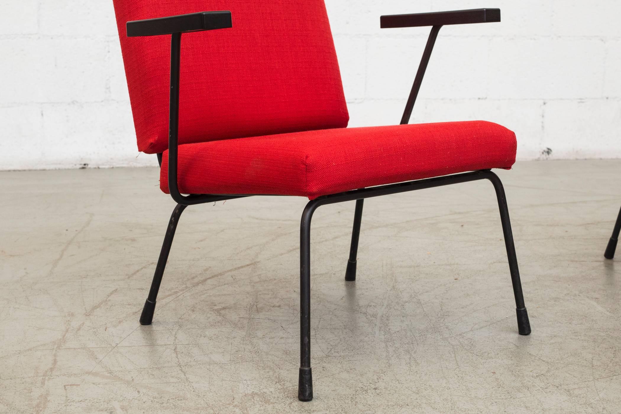Pair of Newly Upholstered Red Wim Rietveld '1401' Lounge Chairs for Gispen In Good Condition For Sale In Los Angeles, CA