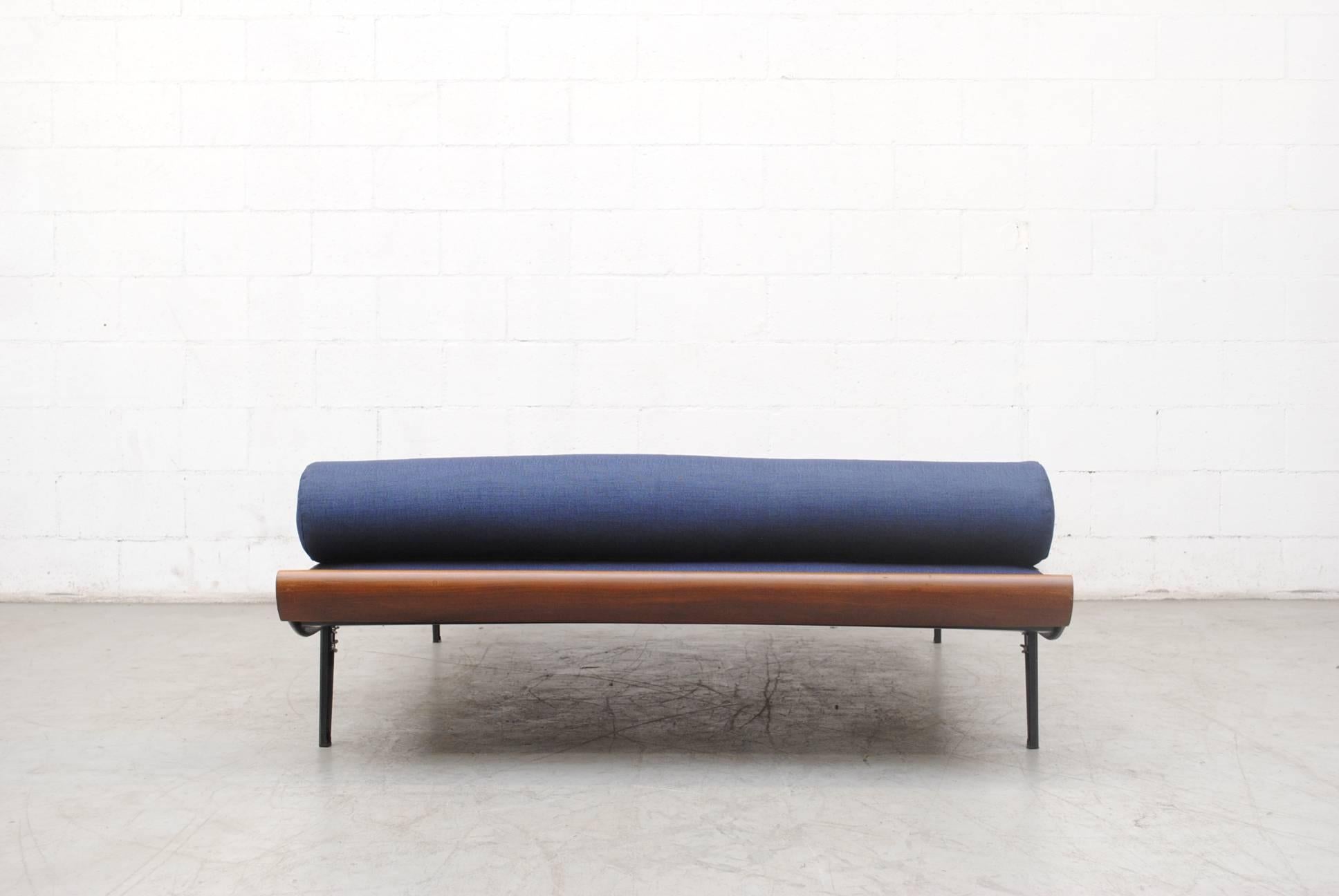 how wide is a daybed
